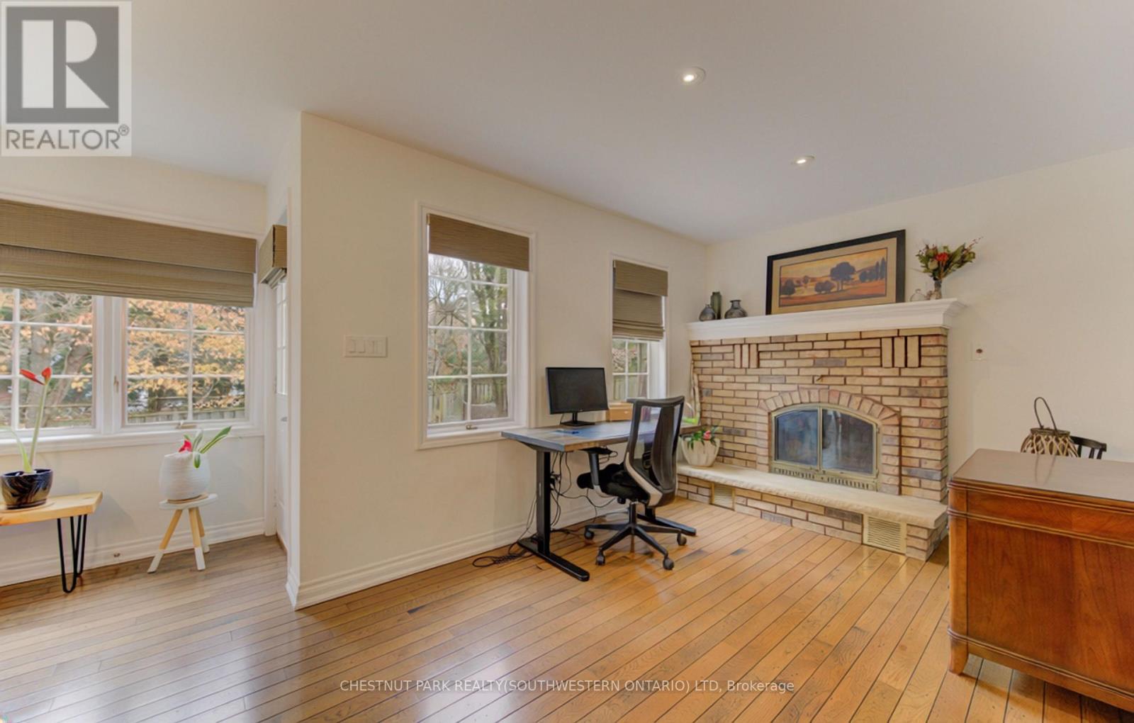 #9 306 ROXTON DRIVE - 11