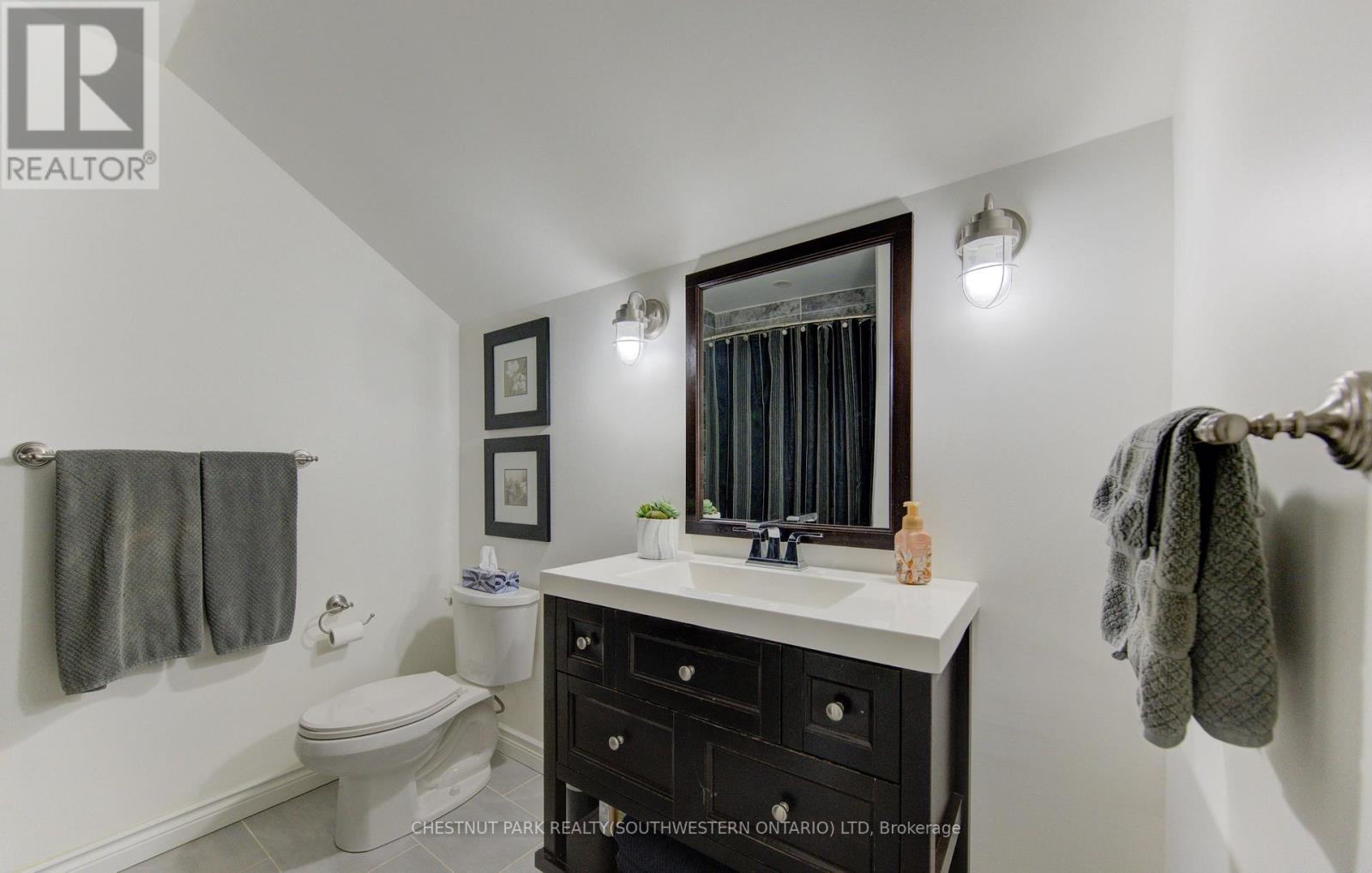 #9 306 ROXTON DRIVE - 20