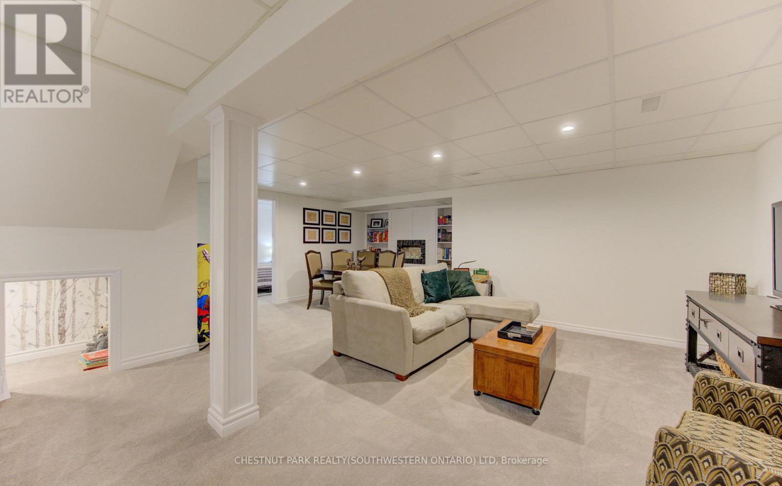 #9 306 ROXTON DRIVE - 23