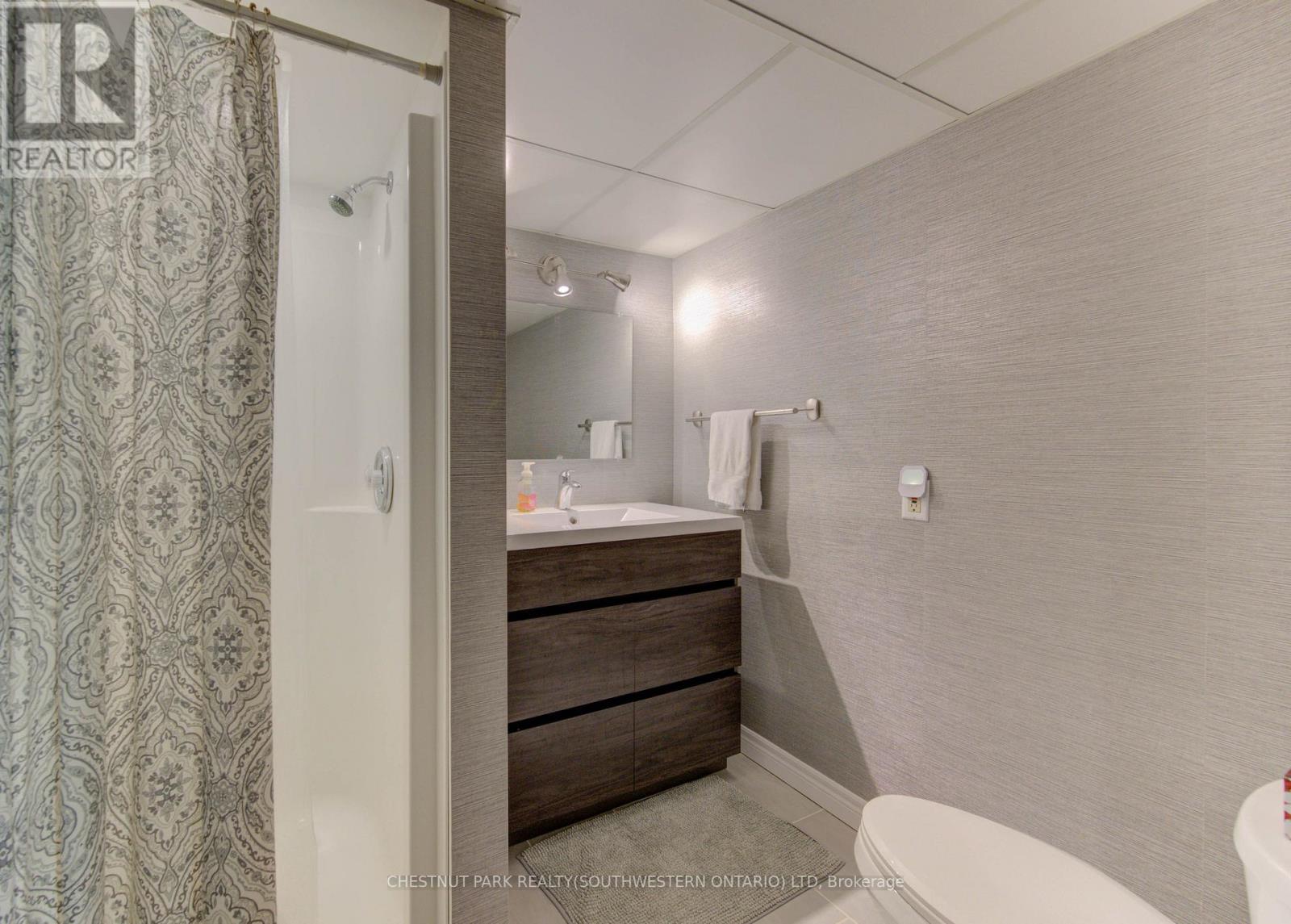 #9 306 ROXTON DRIVE - 28