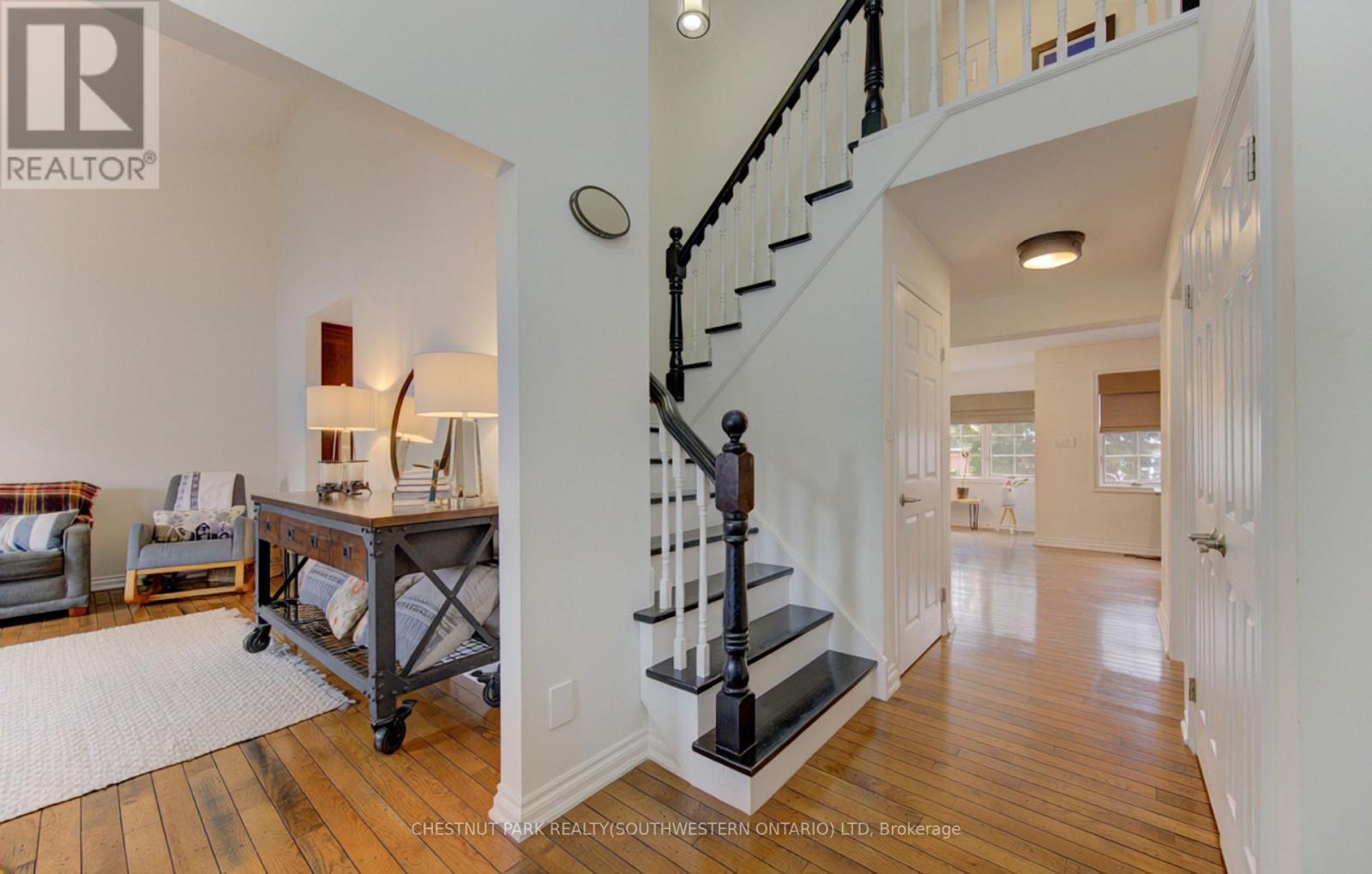 #9 306 ROXTON DRIVE - 4
