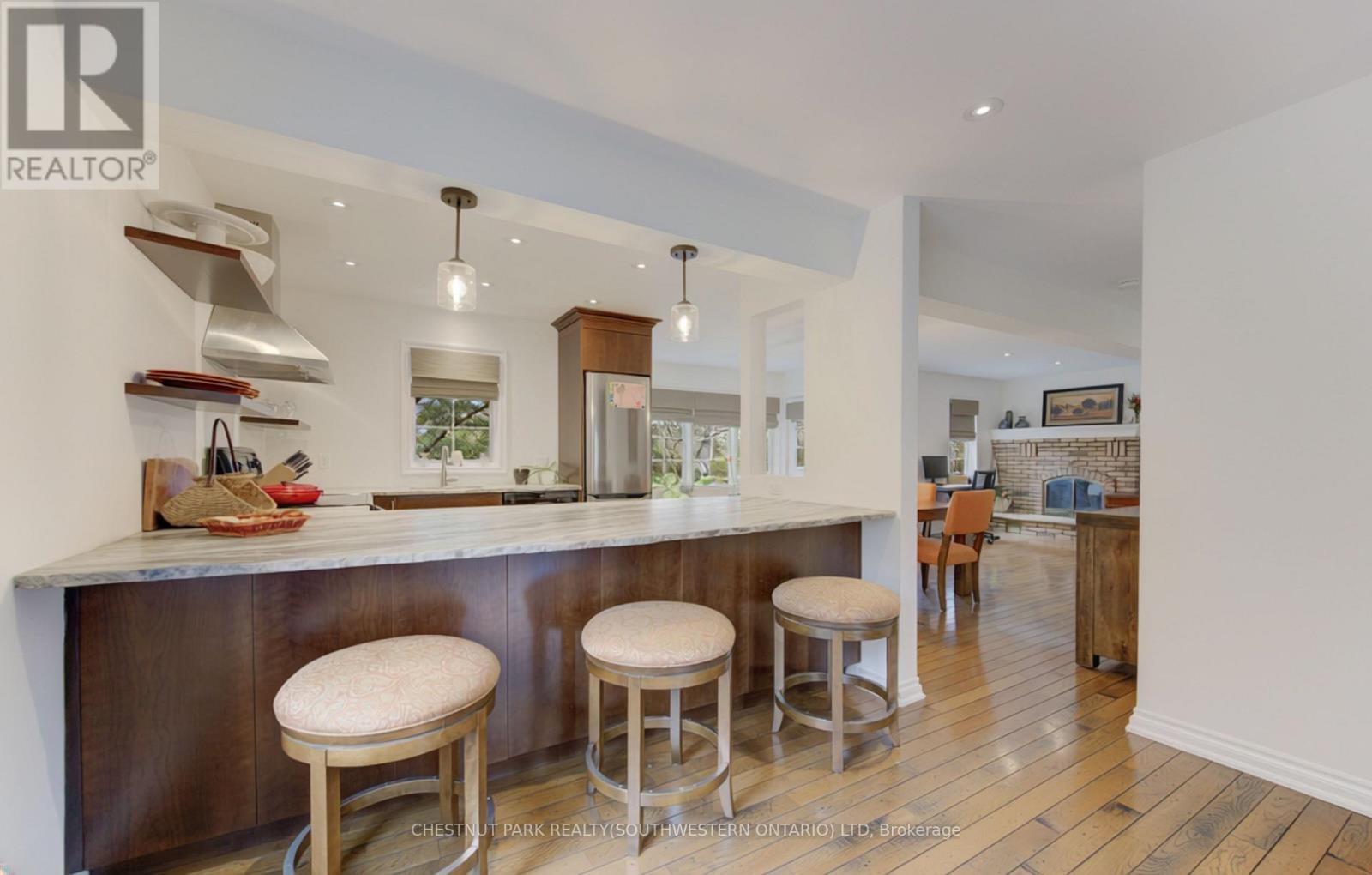 #9 306 ROXTON DRIVE - 8