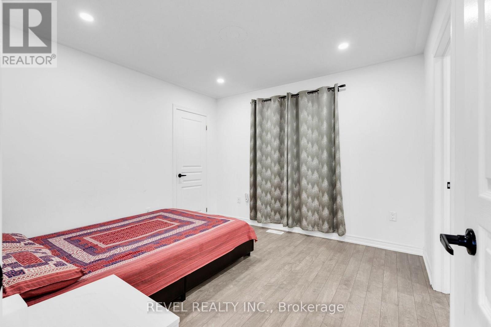 536 BRETT STREET - Image 31