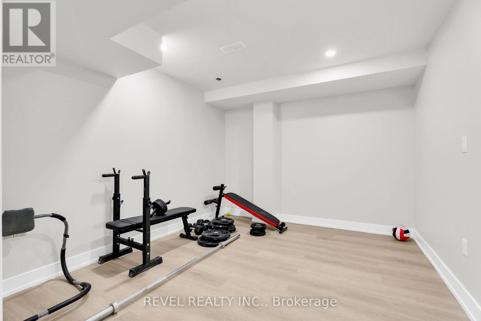 536 BRETT STREET - Image 40
