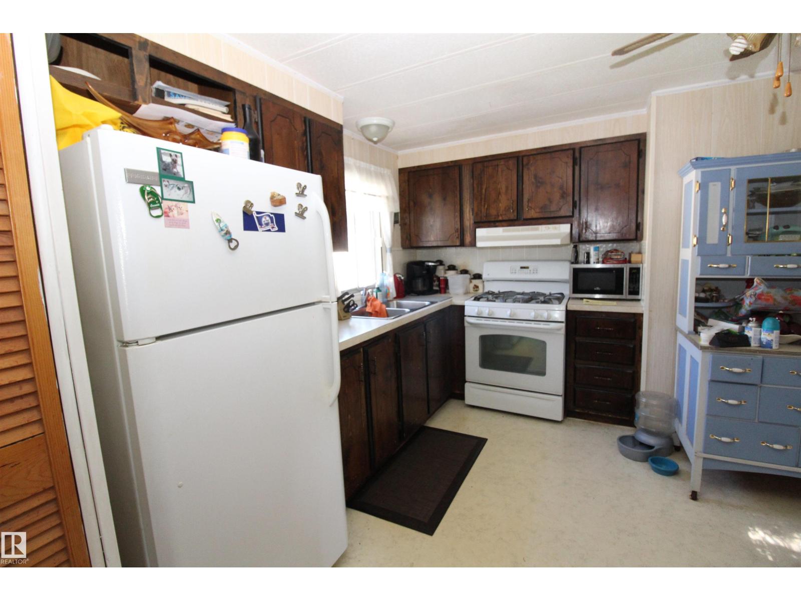 #10 9501 104 Ave - 21