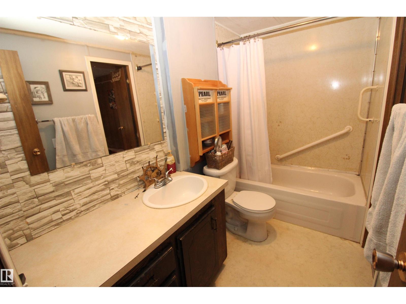 #10 9501 104 Ave - 17