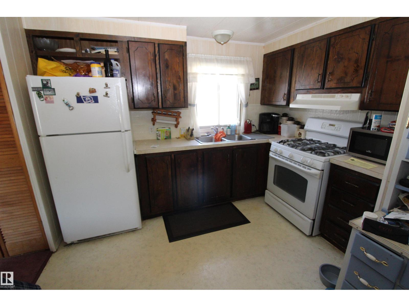 #10 9501 104 Ave - 23