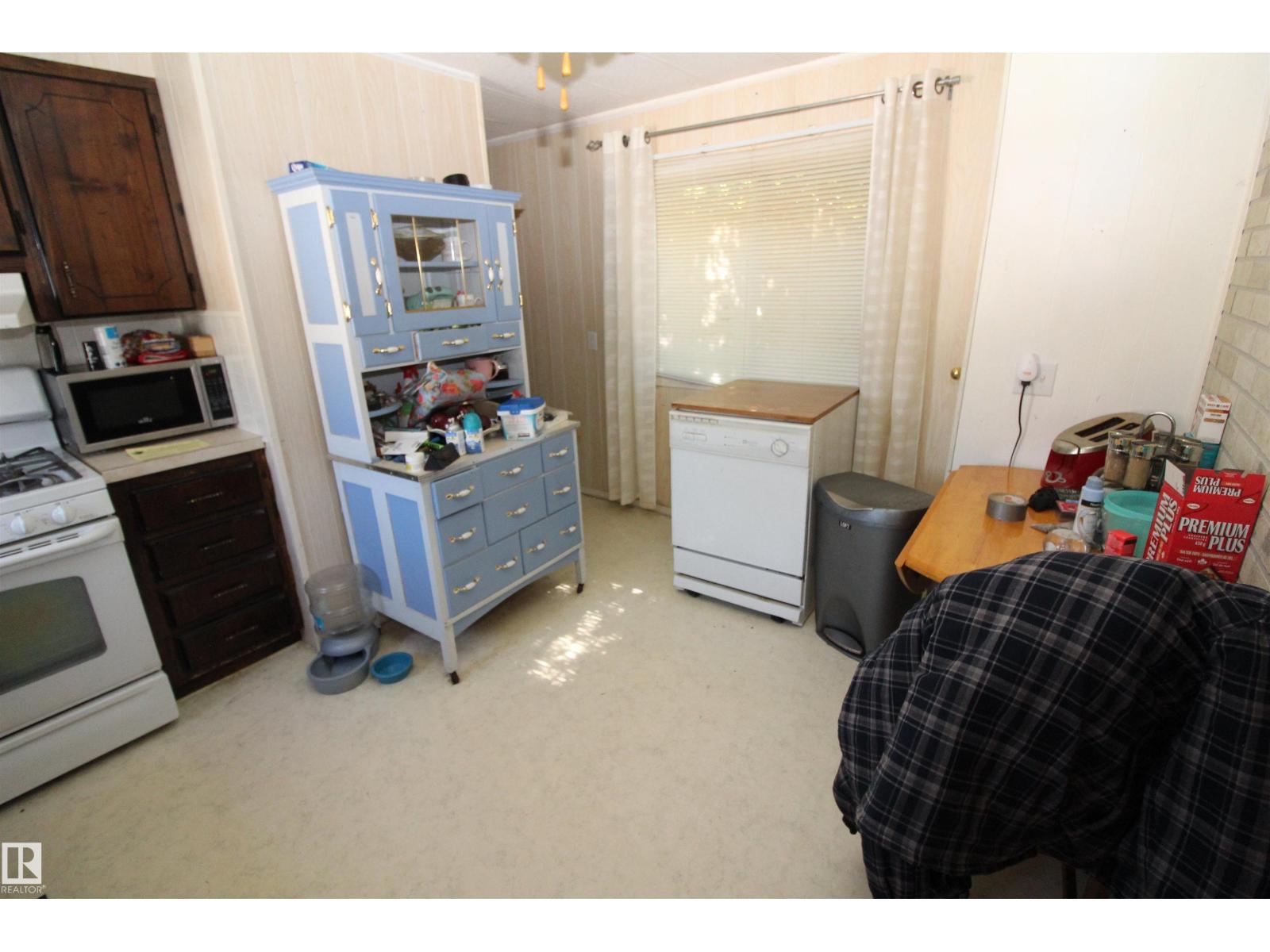 #10 9501 104 Ave - 22