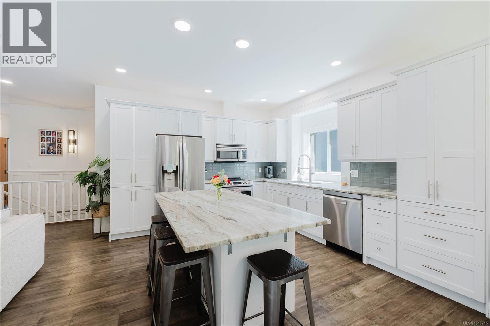 1572 Nimpkish Pl - 17