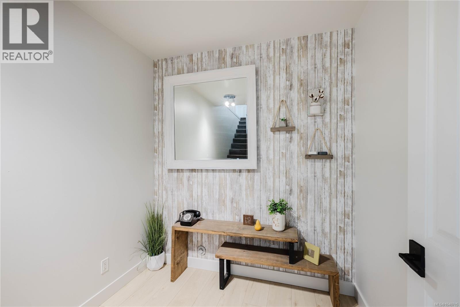 1572 Nimpkish Pl - 36
