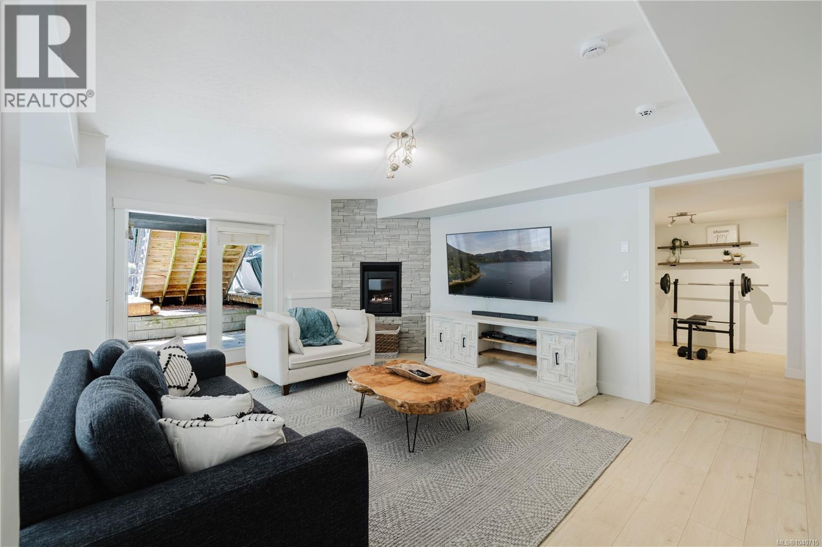 1572 Nimpkish Pl - 37