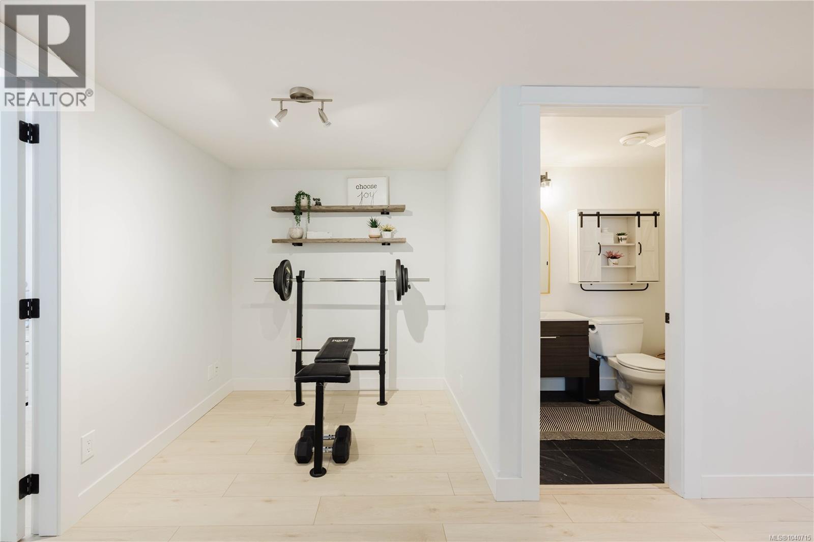 1572 Nimpkish Pl - 43