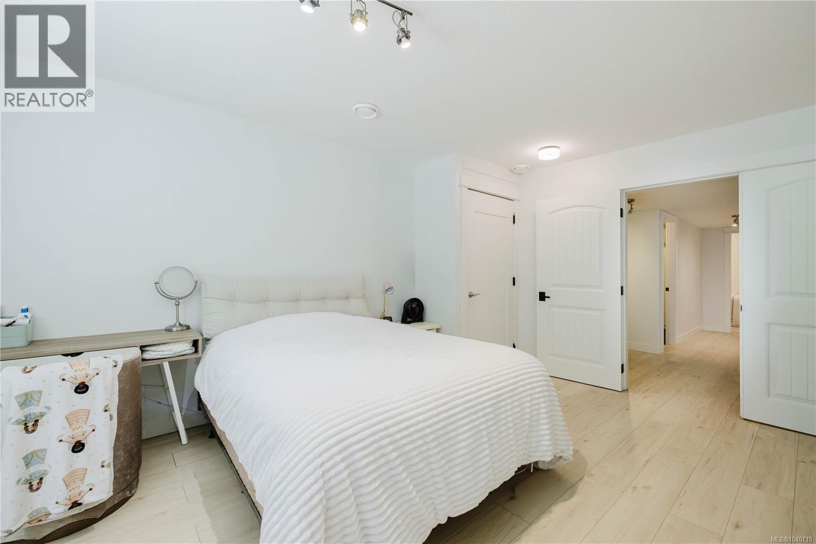 1572 Nimpkish Pl - 47