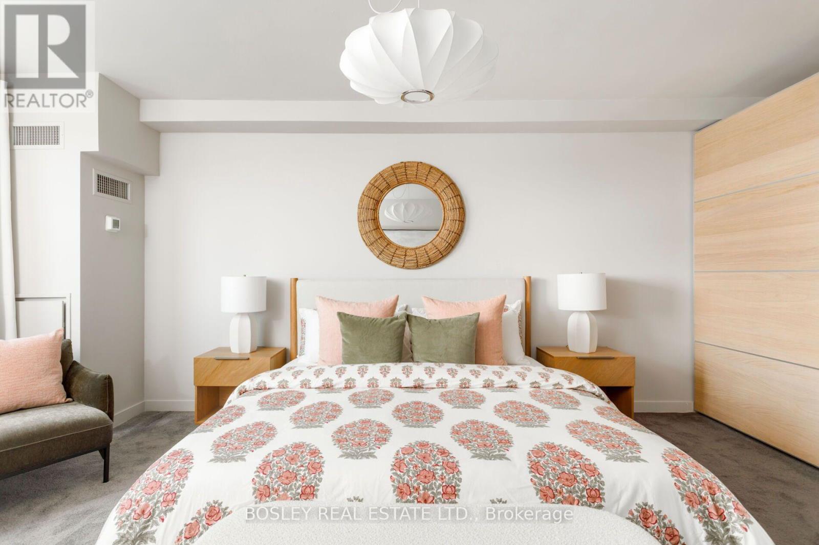 #614 160 BALDWIN STREET - 28