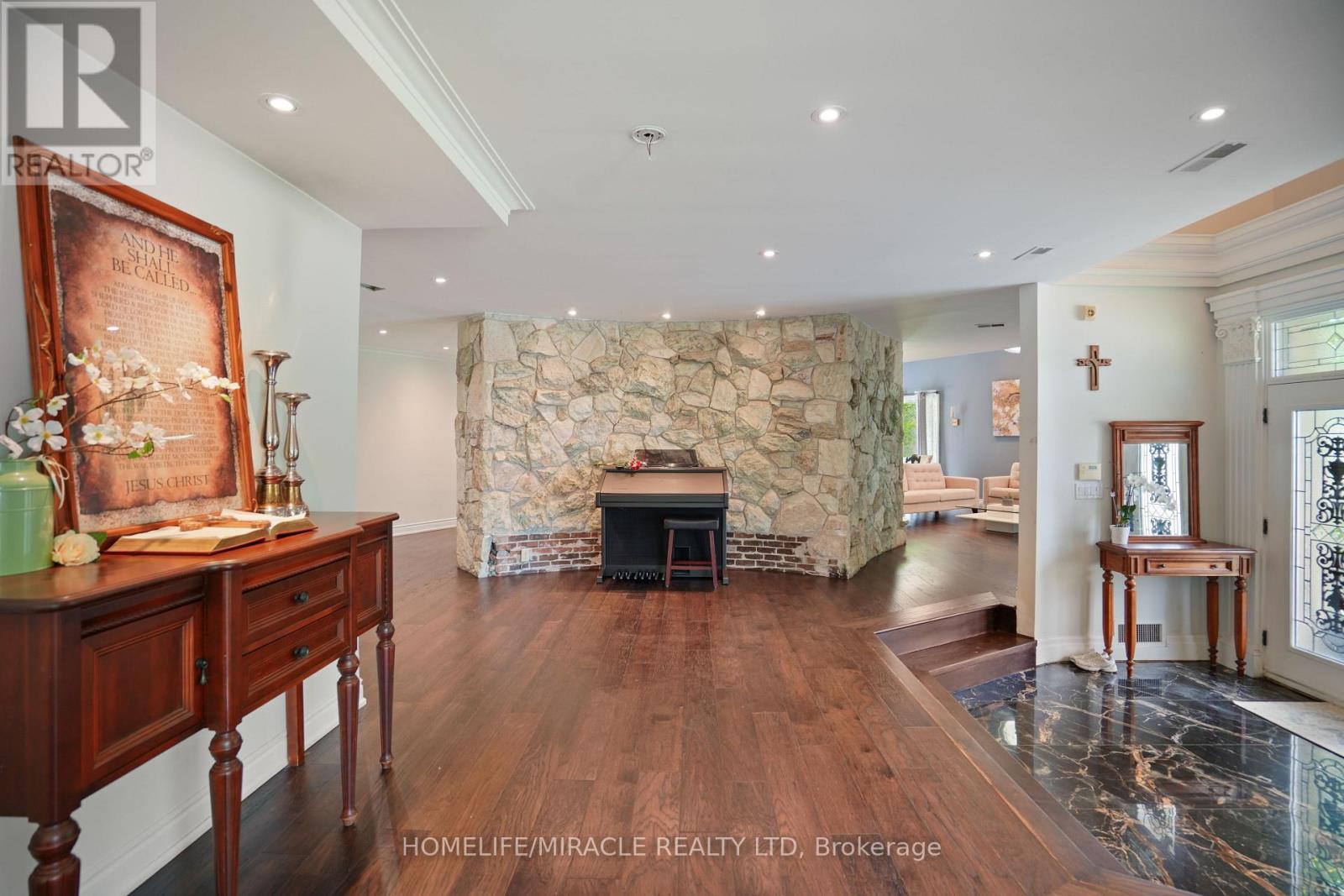 19 TANGLEWOOD DRIVE - 16
