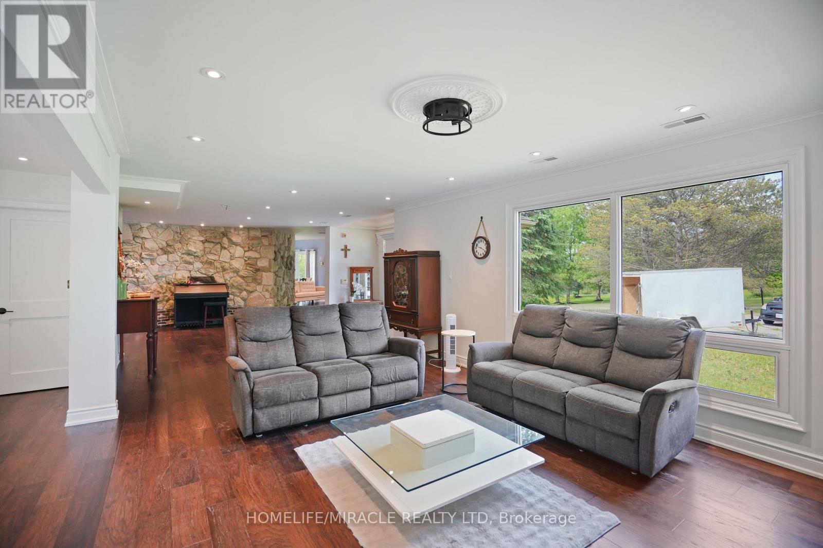 19 TANGLEWOOD DRIVE - 11