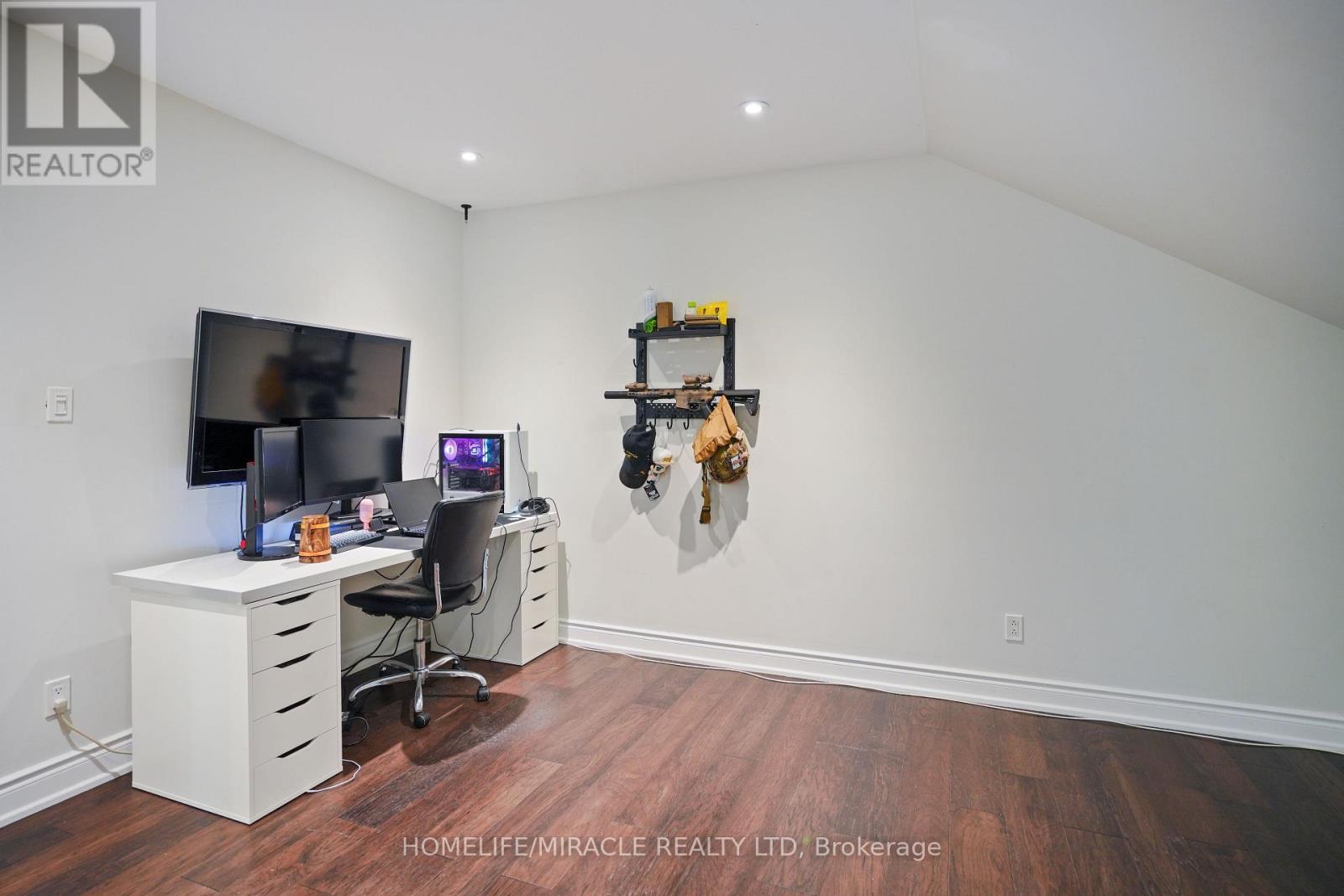 19 TANGLEWOOD DRIVE - 32