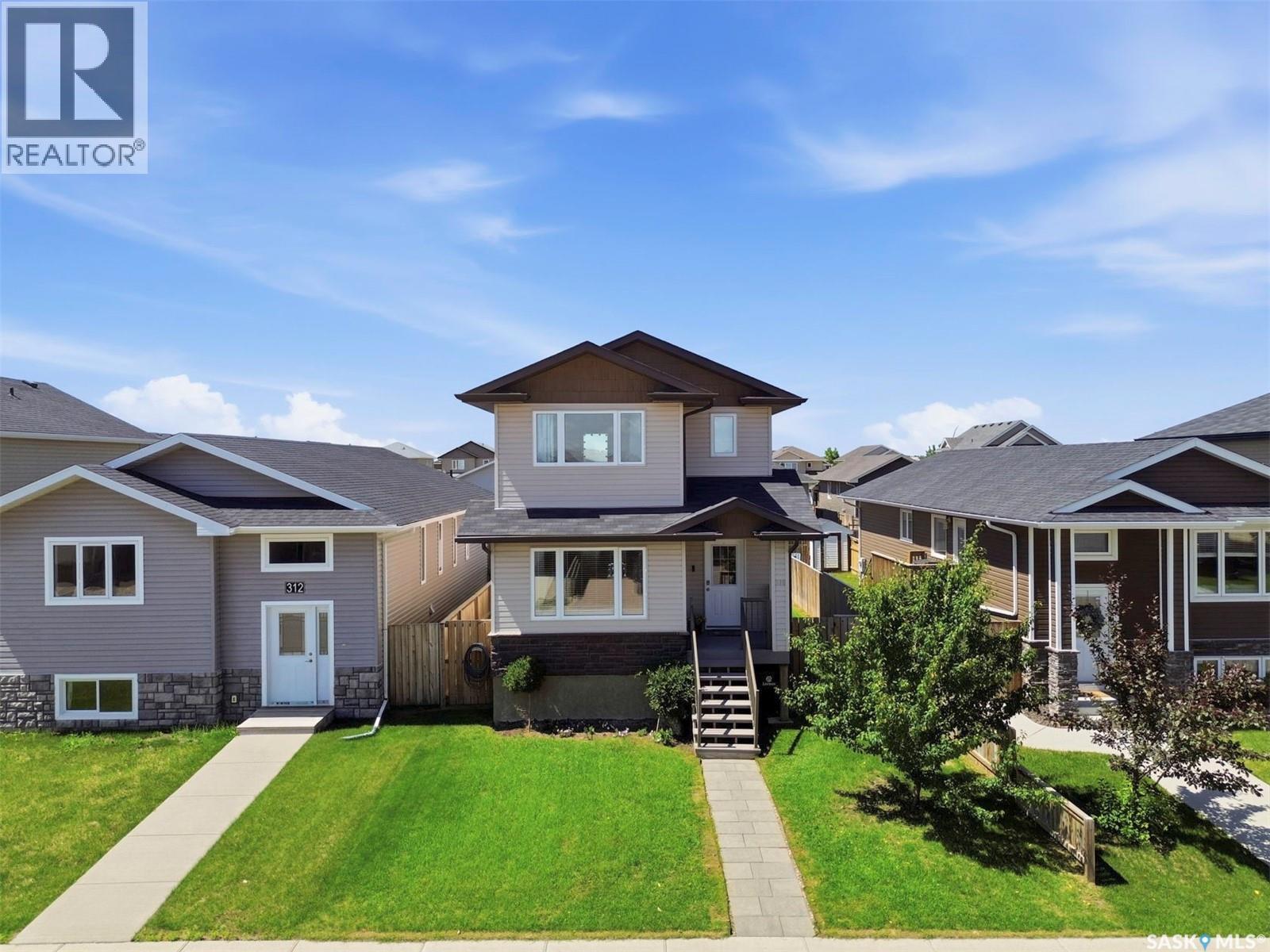 310 Martens AVENUE - 1