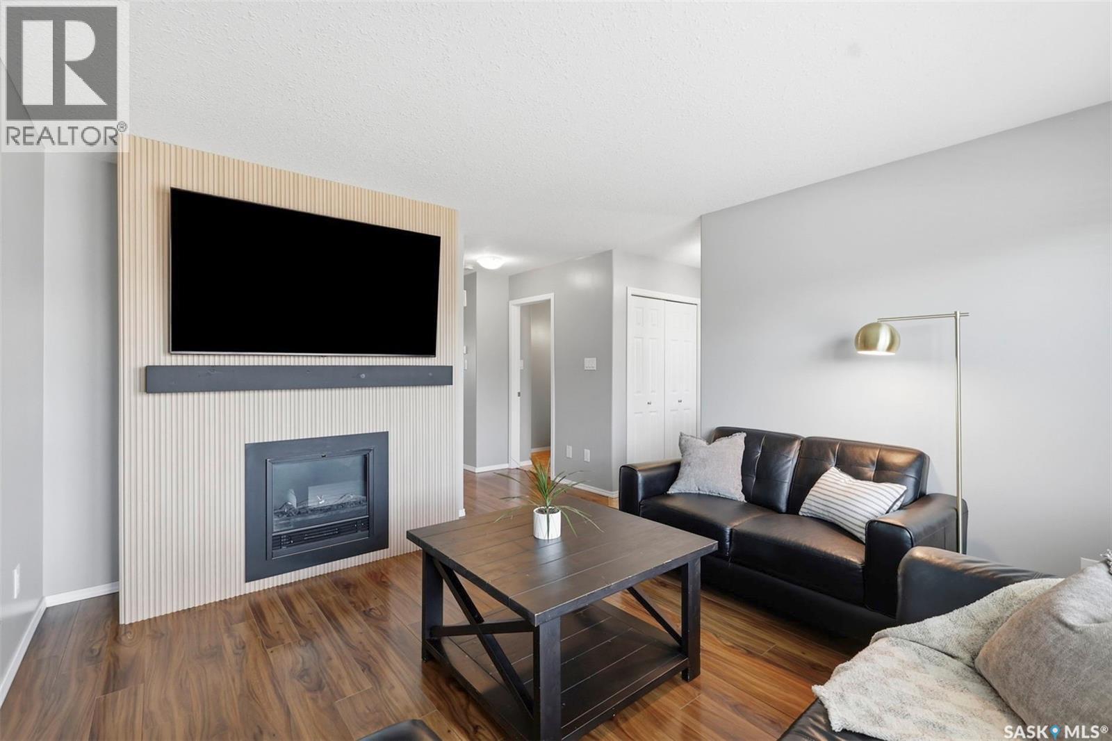 310 Martens AVENUE - 10