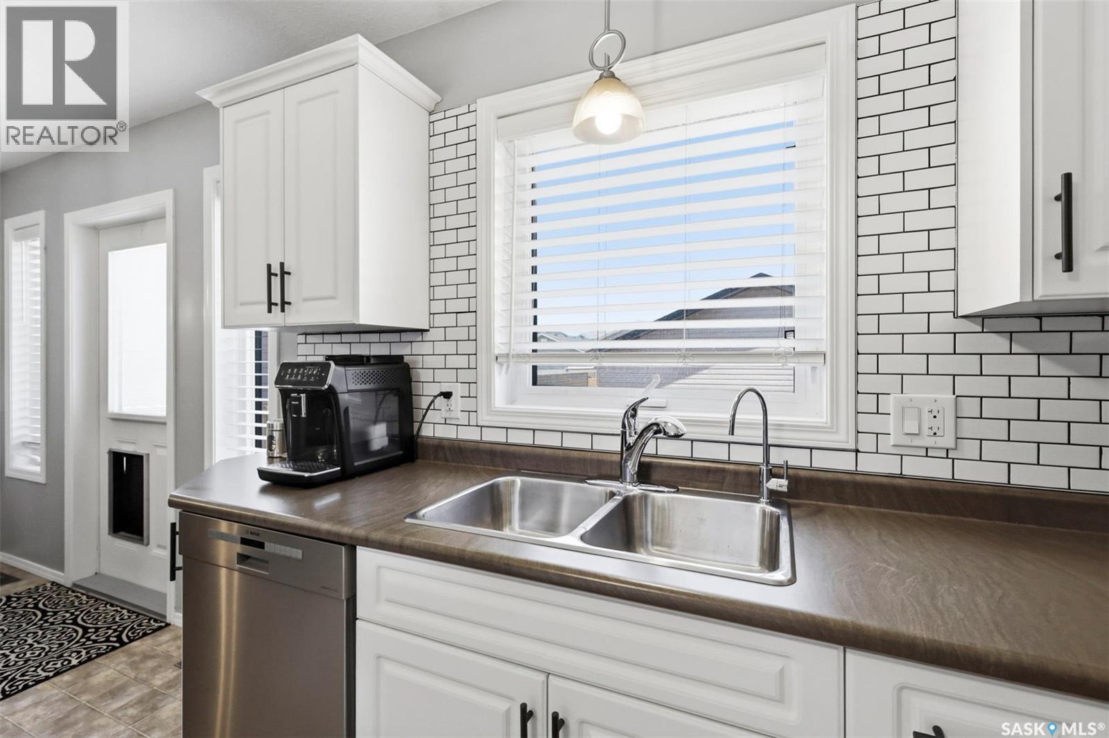 310 Martens AVENUE - 13