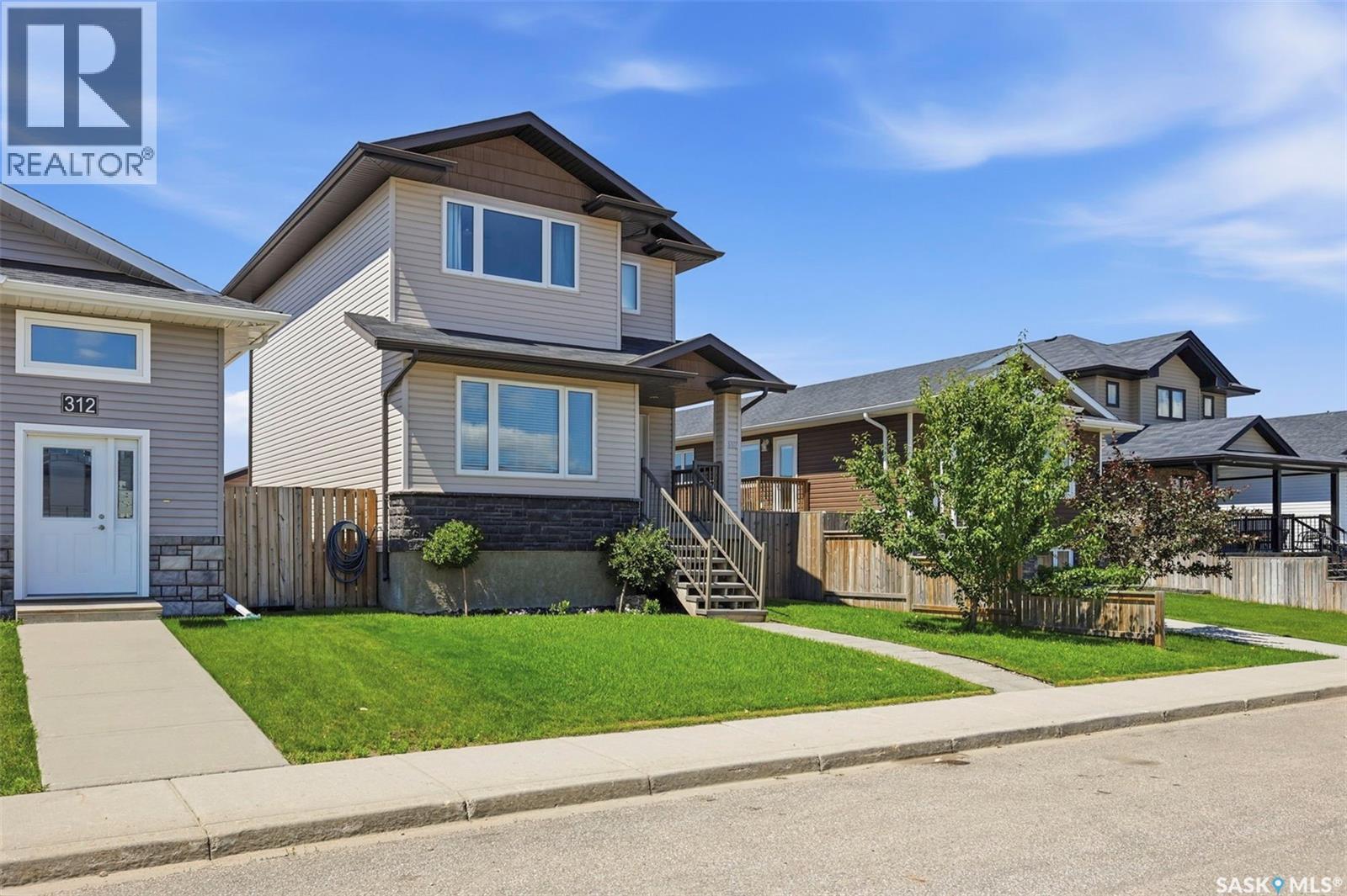 310 Martens AVENUE - 3
