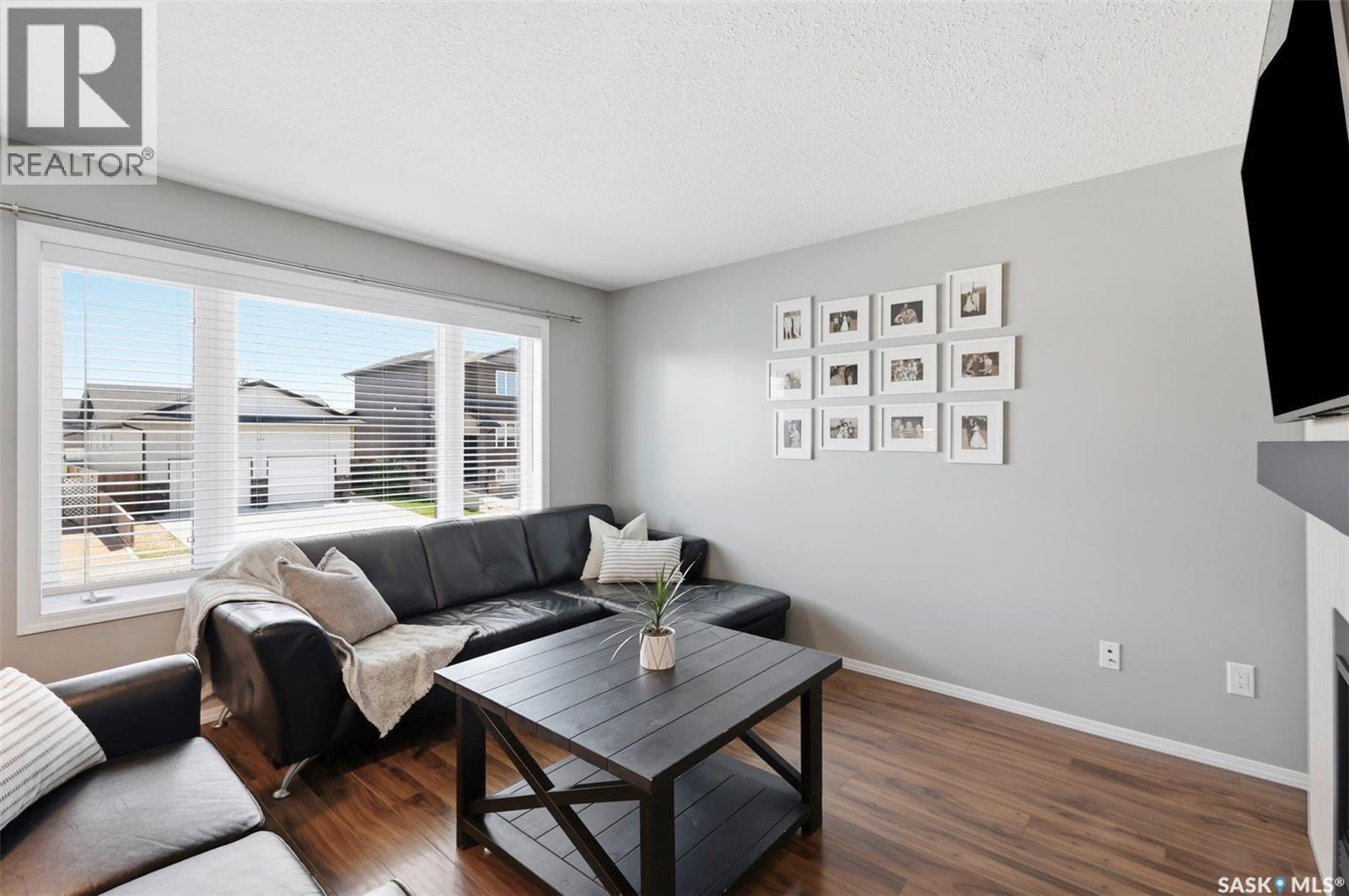 310 Martens AVENUE - 7