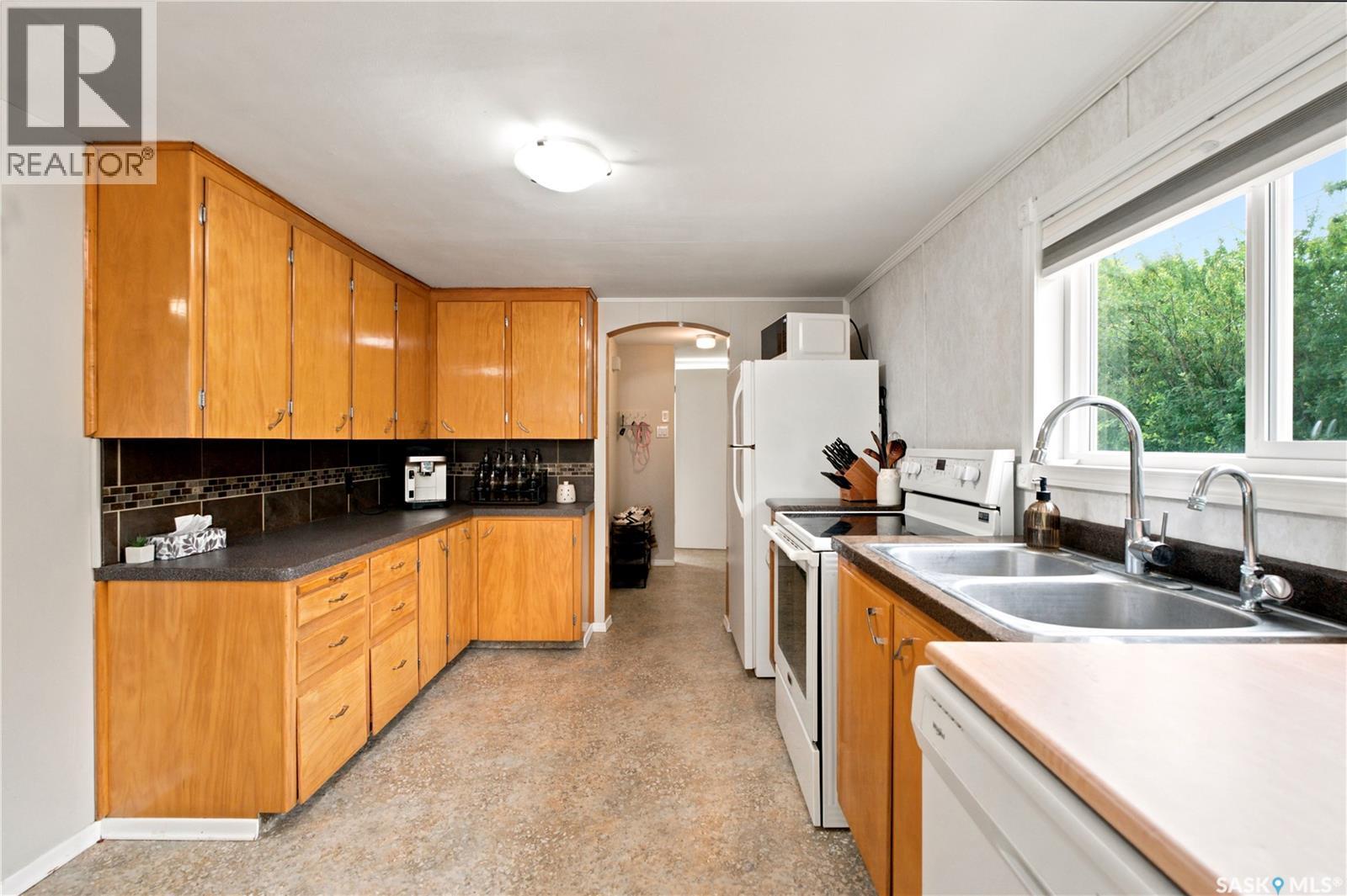 100 Railway AVENUE S - 19