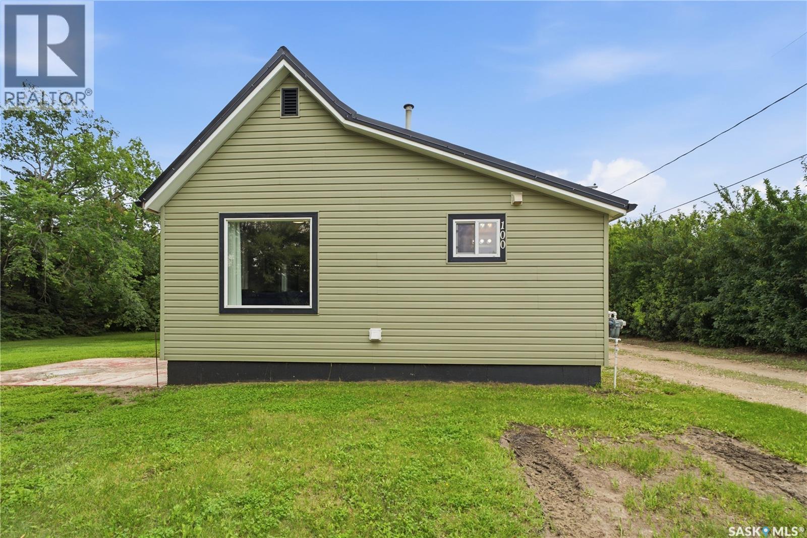 100 Railway AVENUE S - 2