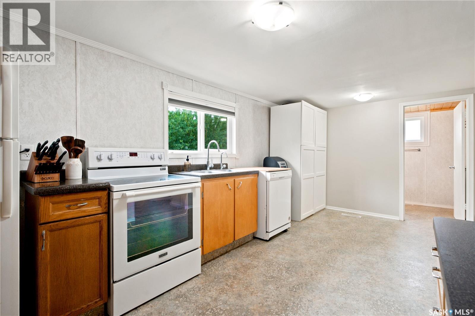 100 Railway AVENUE S - 24