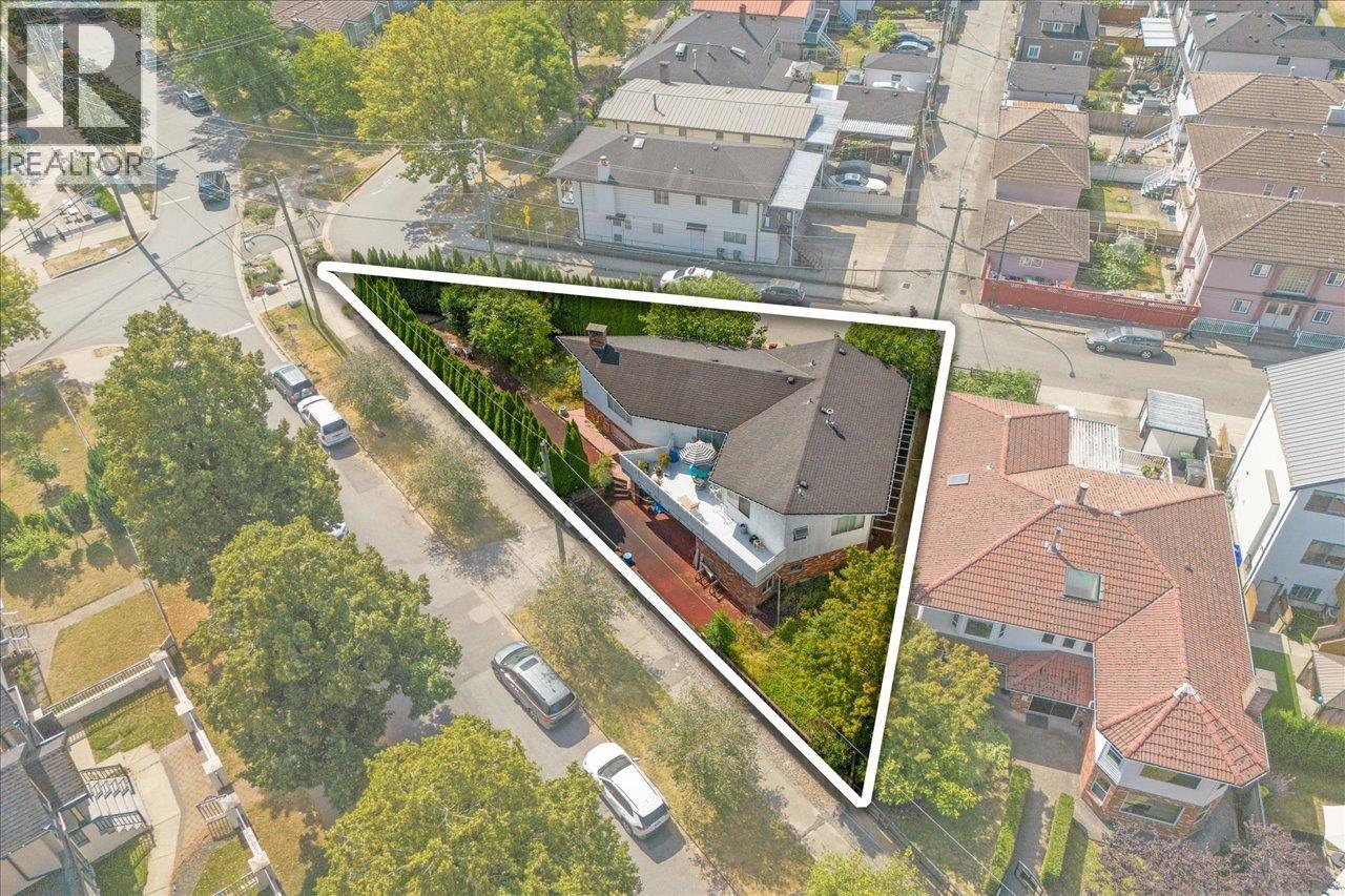 4 Bed, 3 Bath House for Sale in Vancouver – 2095 E 31ST AVENUE, Vancouver – MLS# R3145479 - Image 35