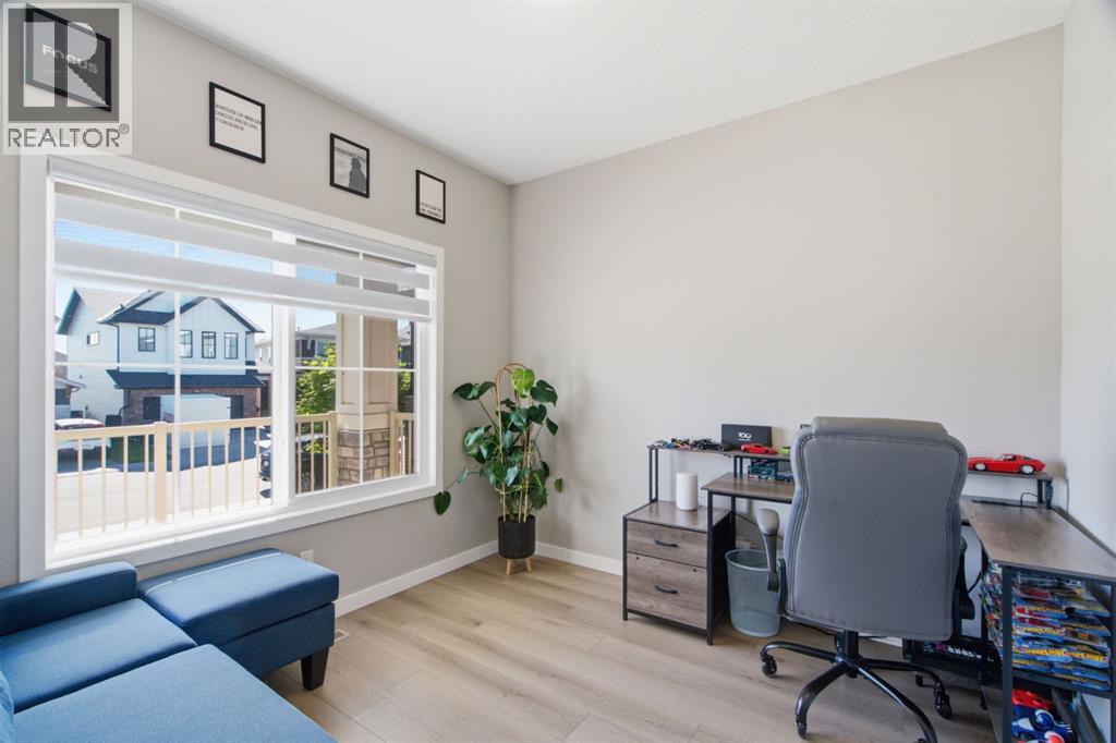601 Reynolds Crescent SW - 4