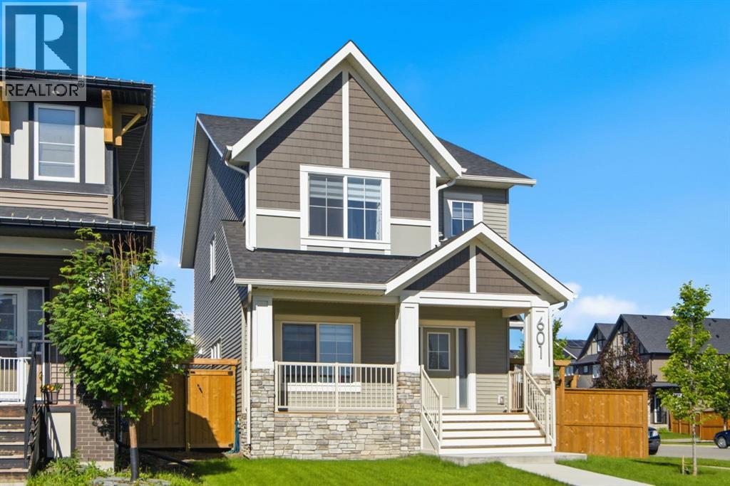 601 Reynolds Crescent SW - 1