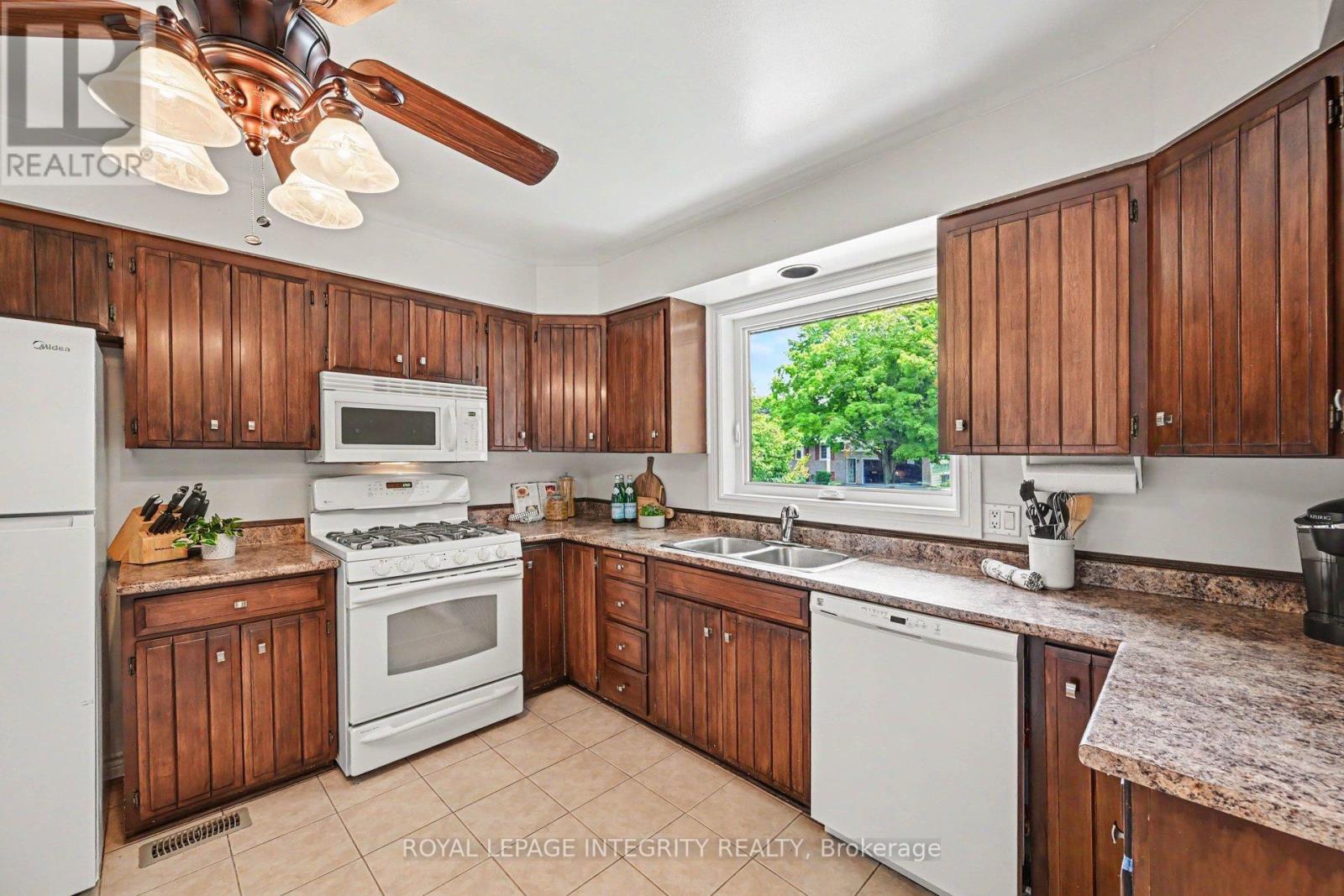 19 JESSIE DRIVE, Ottawa. Luxury613. By Peter Sagos - Image 9