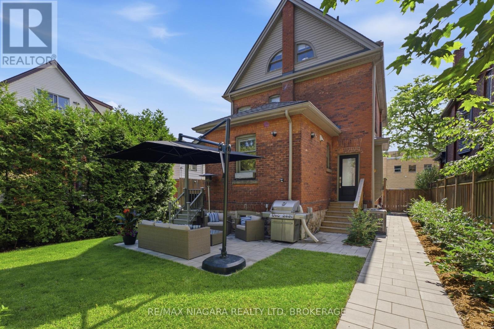 2 COTTAGE AVENUE - 32