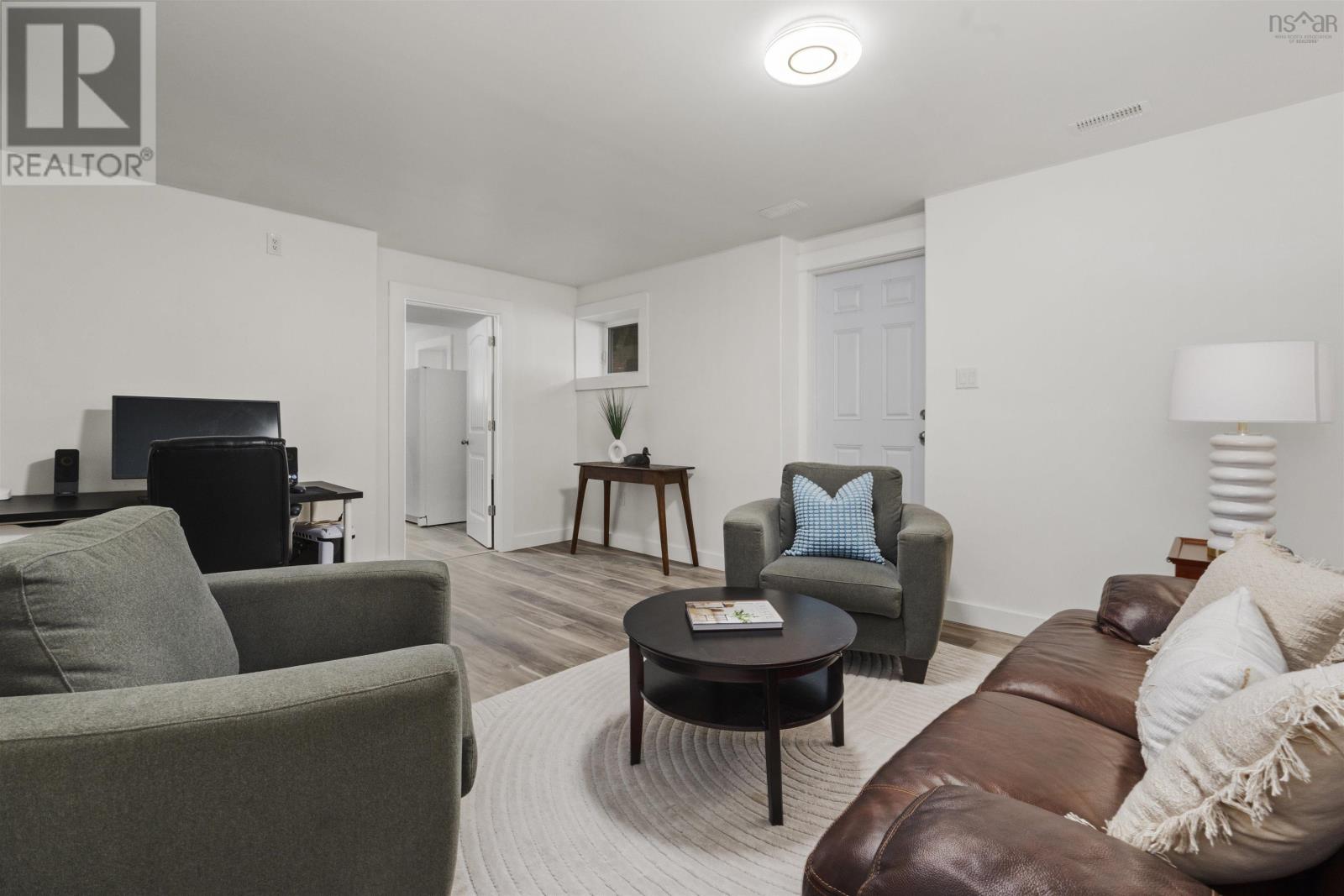 19 Acorn Avenue - 32