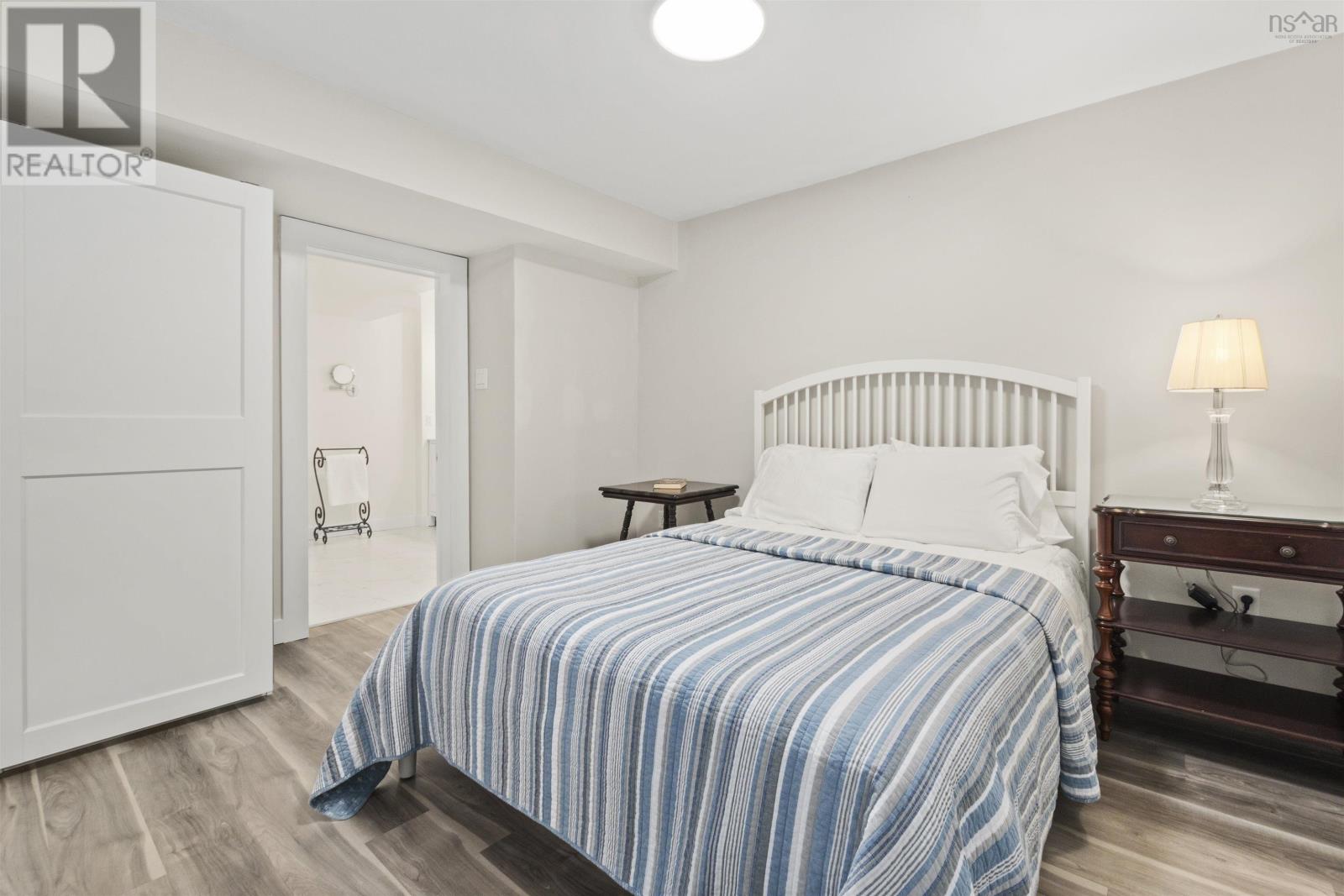 19 Acorn Avenue - 34