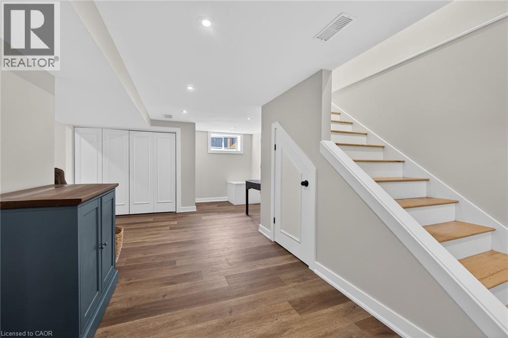 22 KING Avenue - 27
