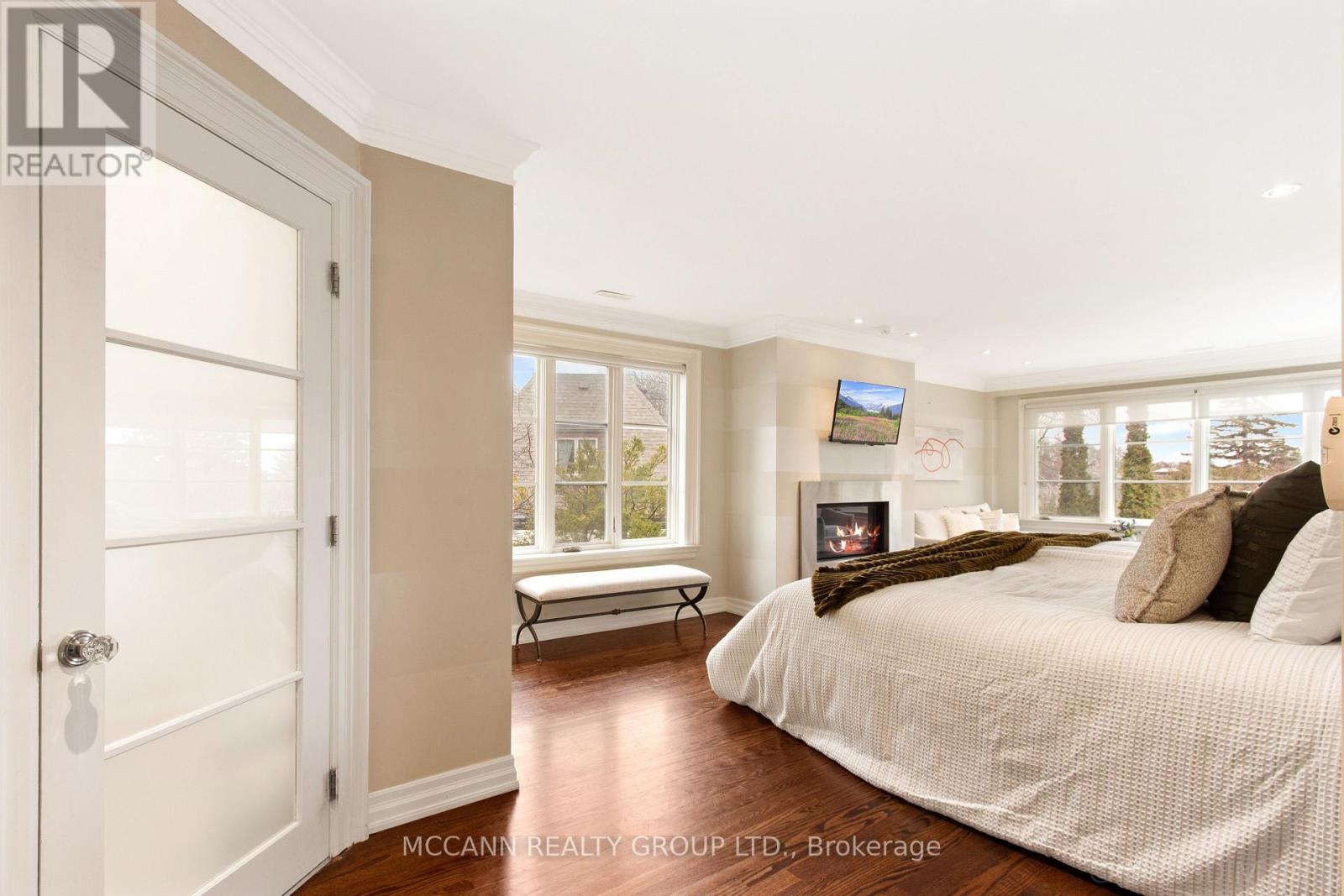 27 STRATHGOWAN CRESCENT - 27