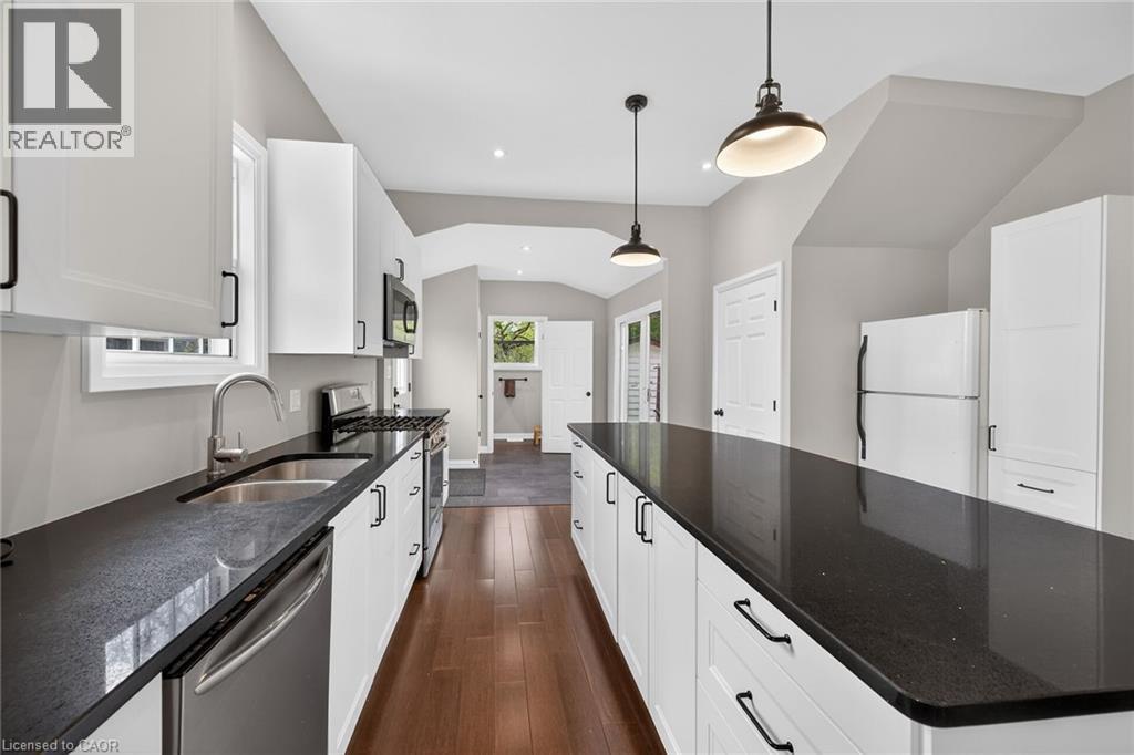 22 KING Avenue - 12