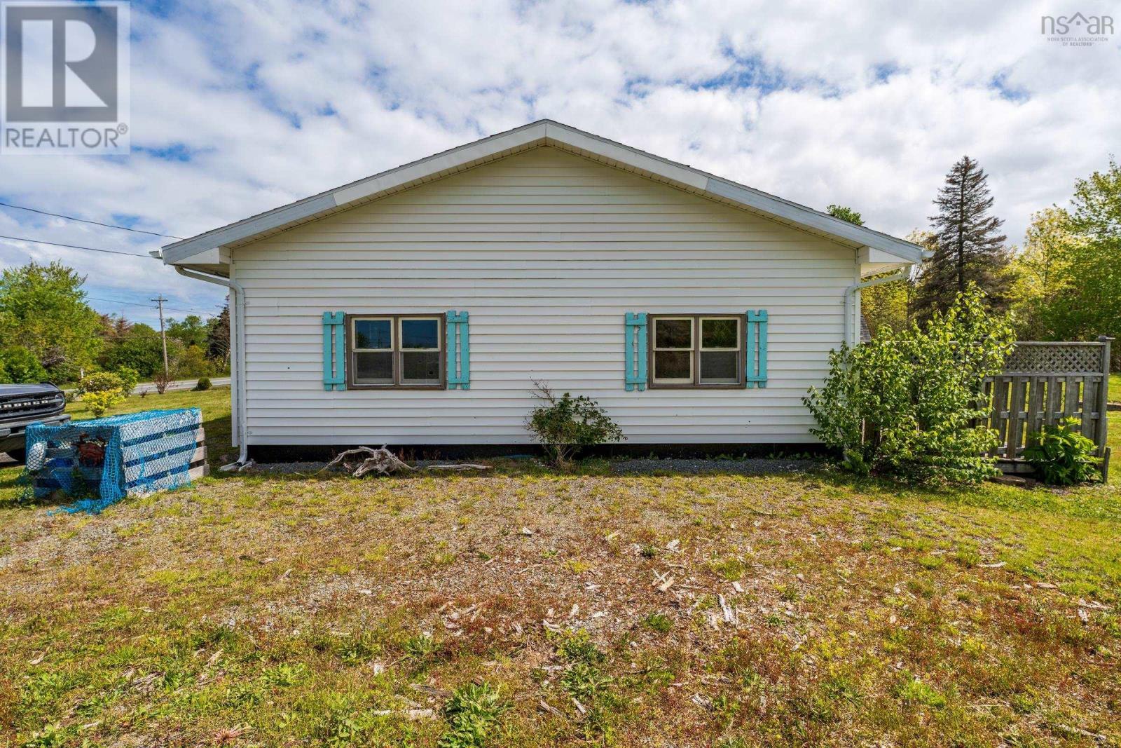 7784 Highway 101 - 43