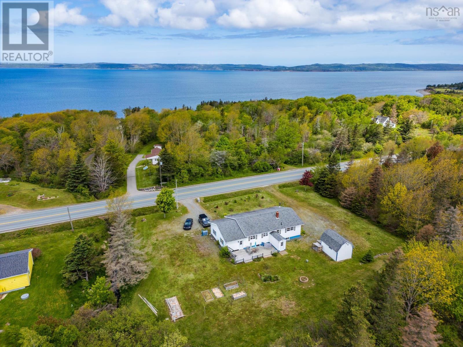7784 Highway 101 - 39