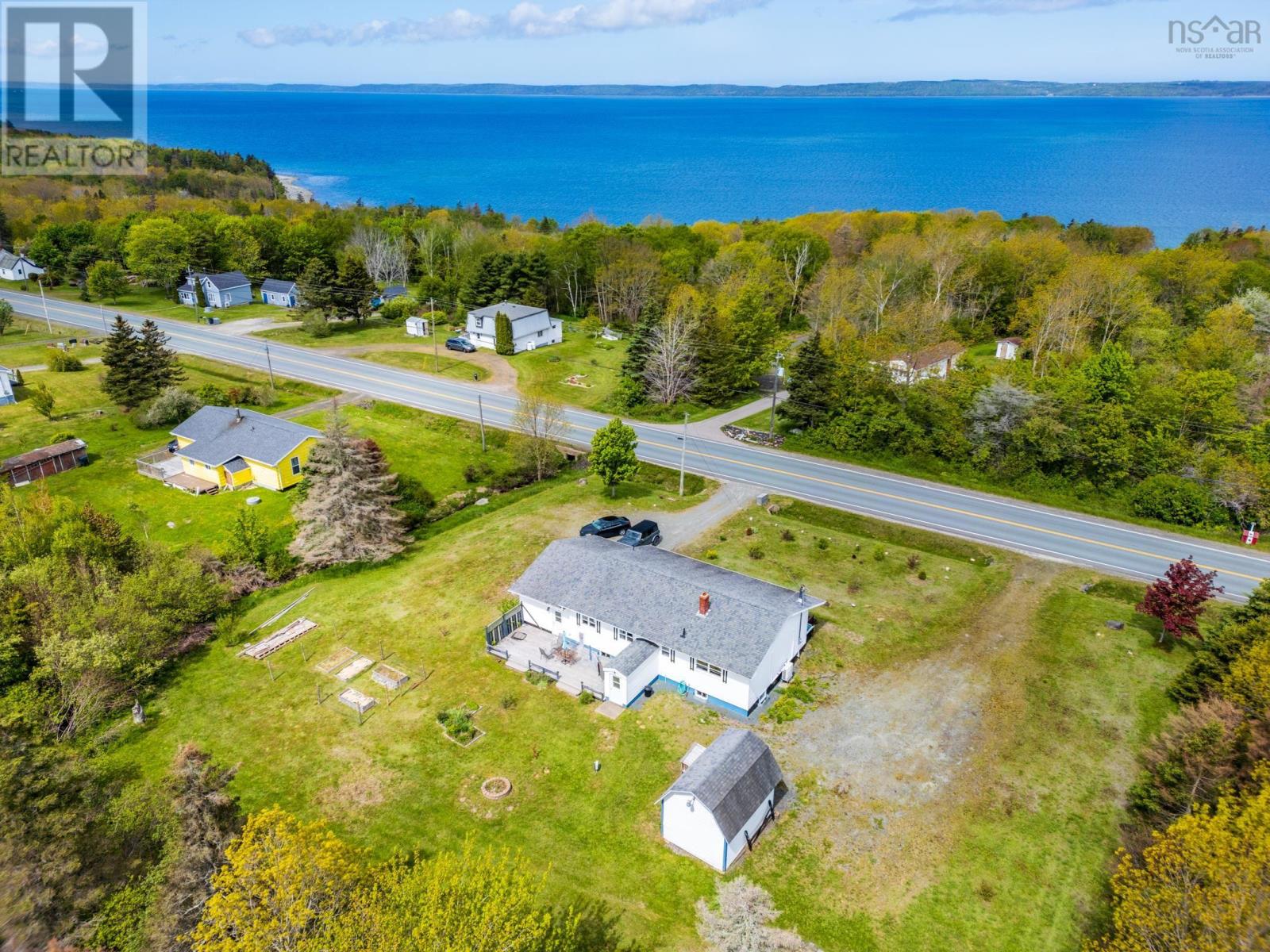 7784 Highway 101 - 40