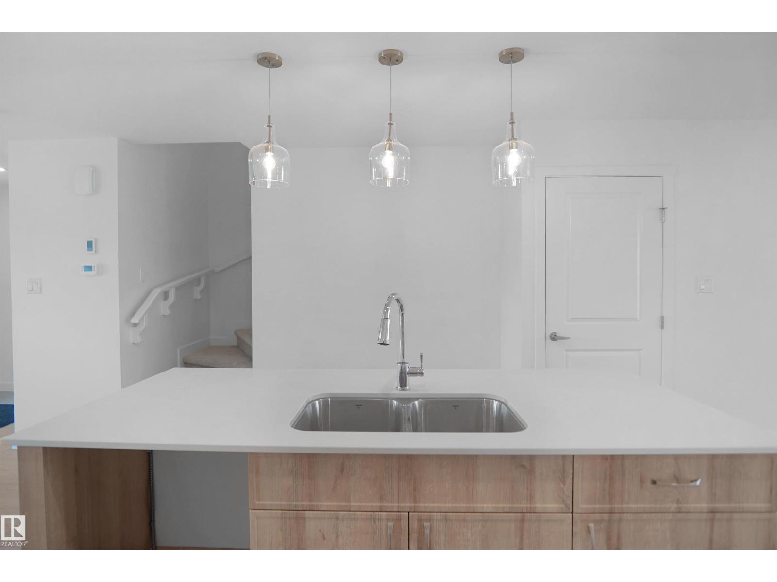 21035 25 AV NW - 13