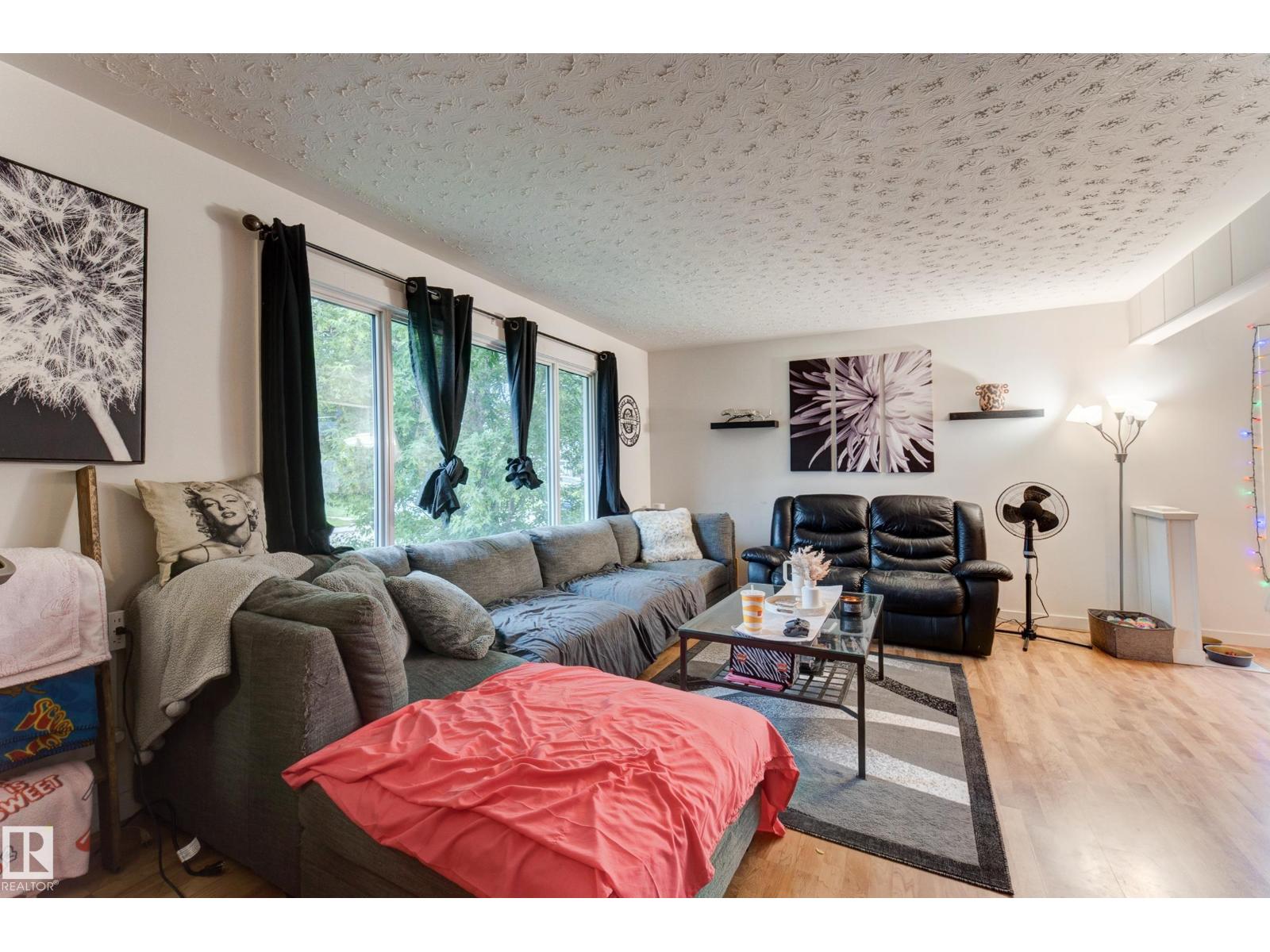 13211 77 ST NW - 10