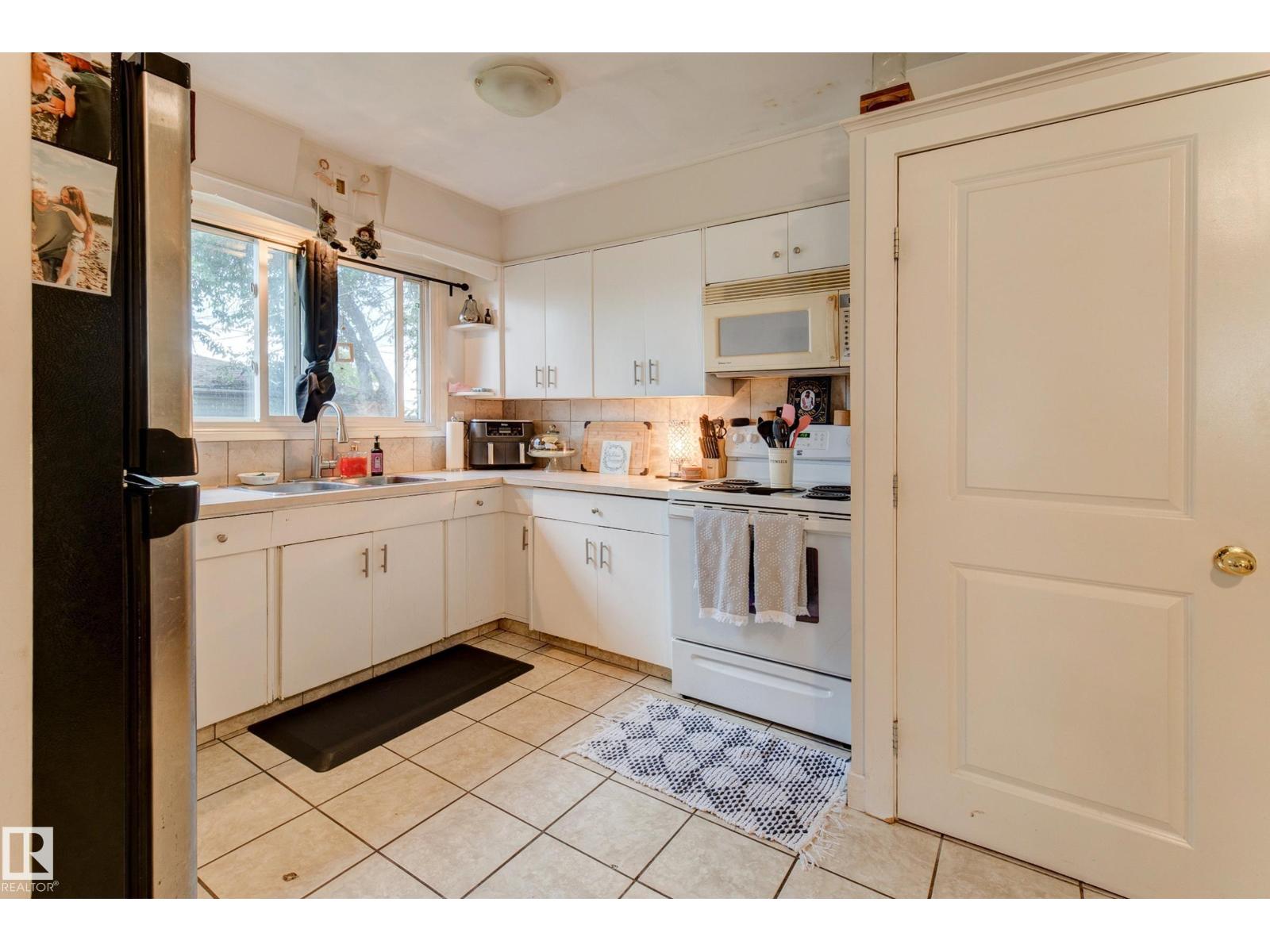 13211 77 ST NW - 18
