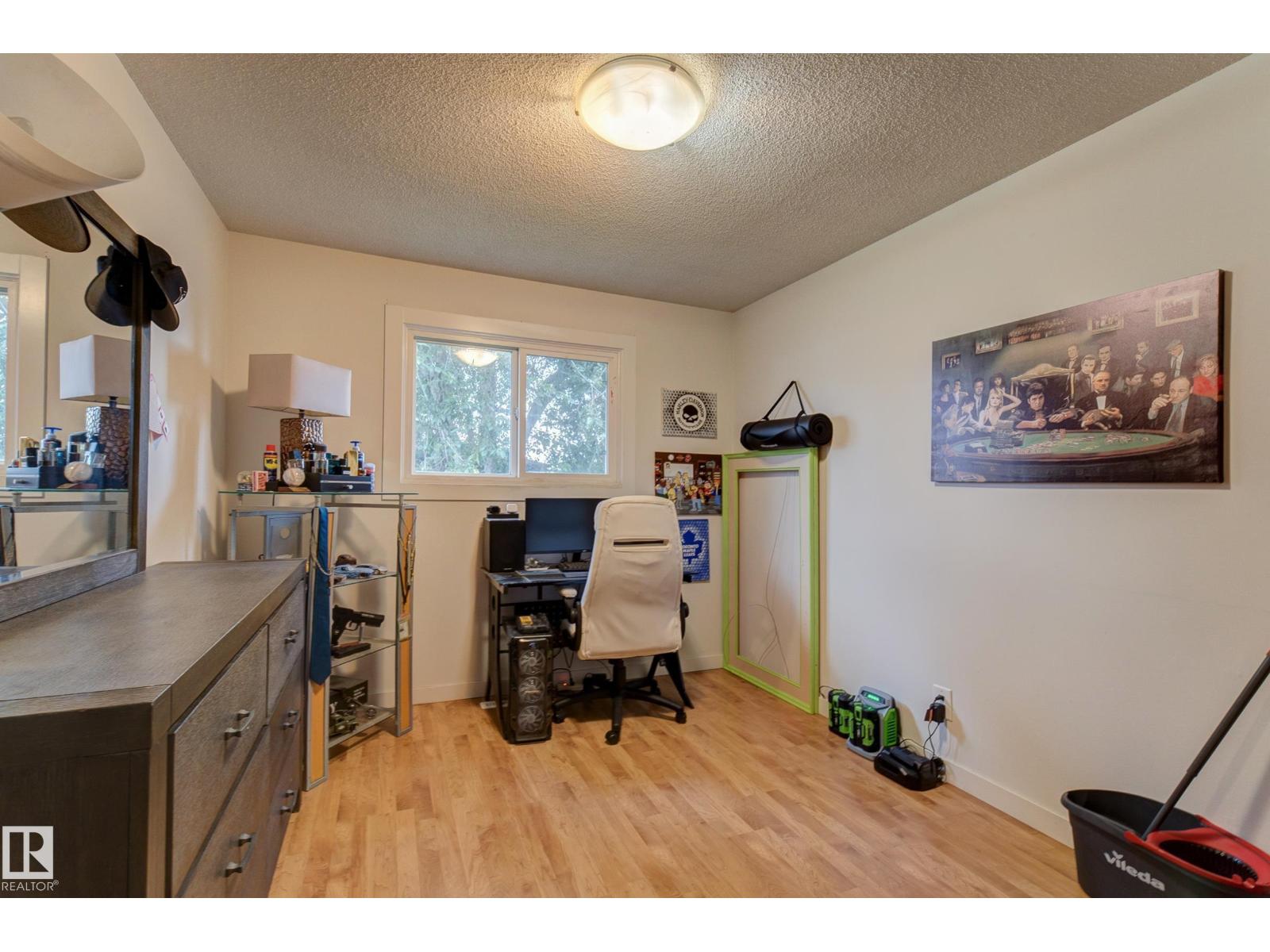 13211 77 ST NW - 22