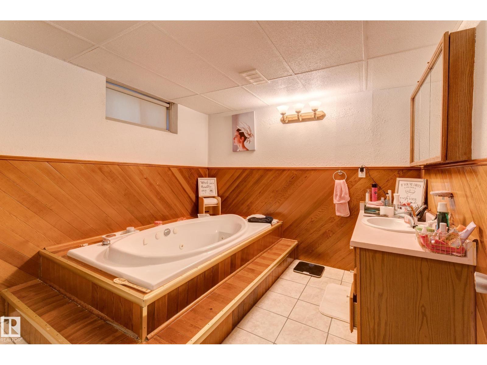 13211 77 ST NW - 33