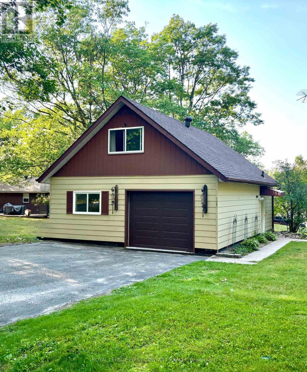 1987 CHAMPLAIN ROAD - 9