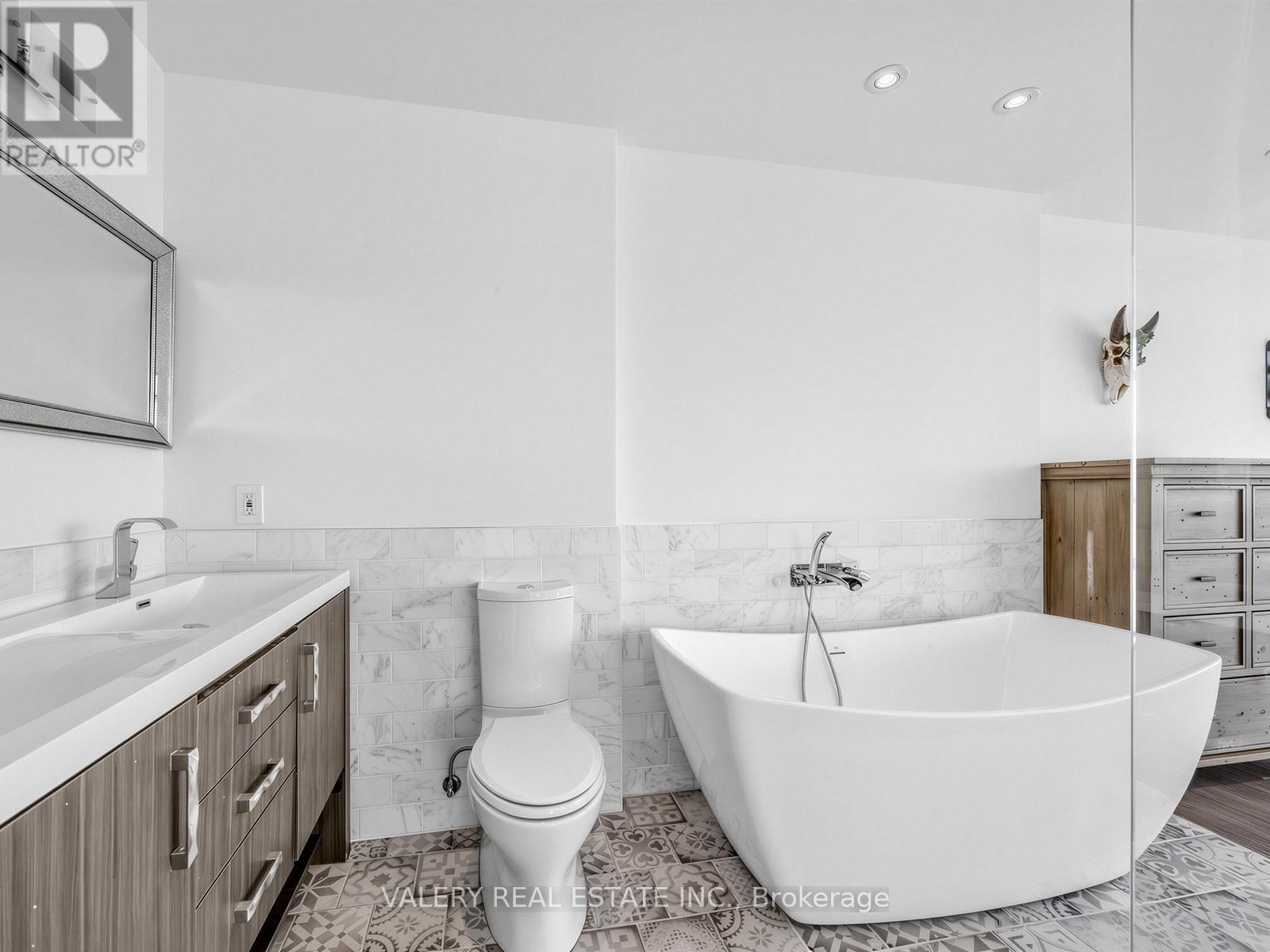 #827 250 MANITOBA STREET - Image 10