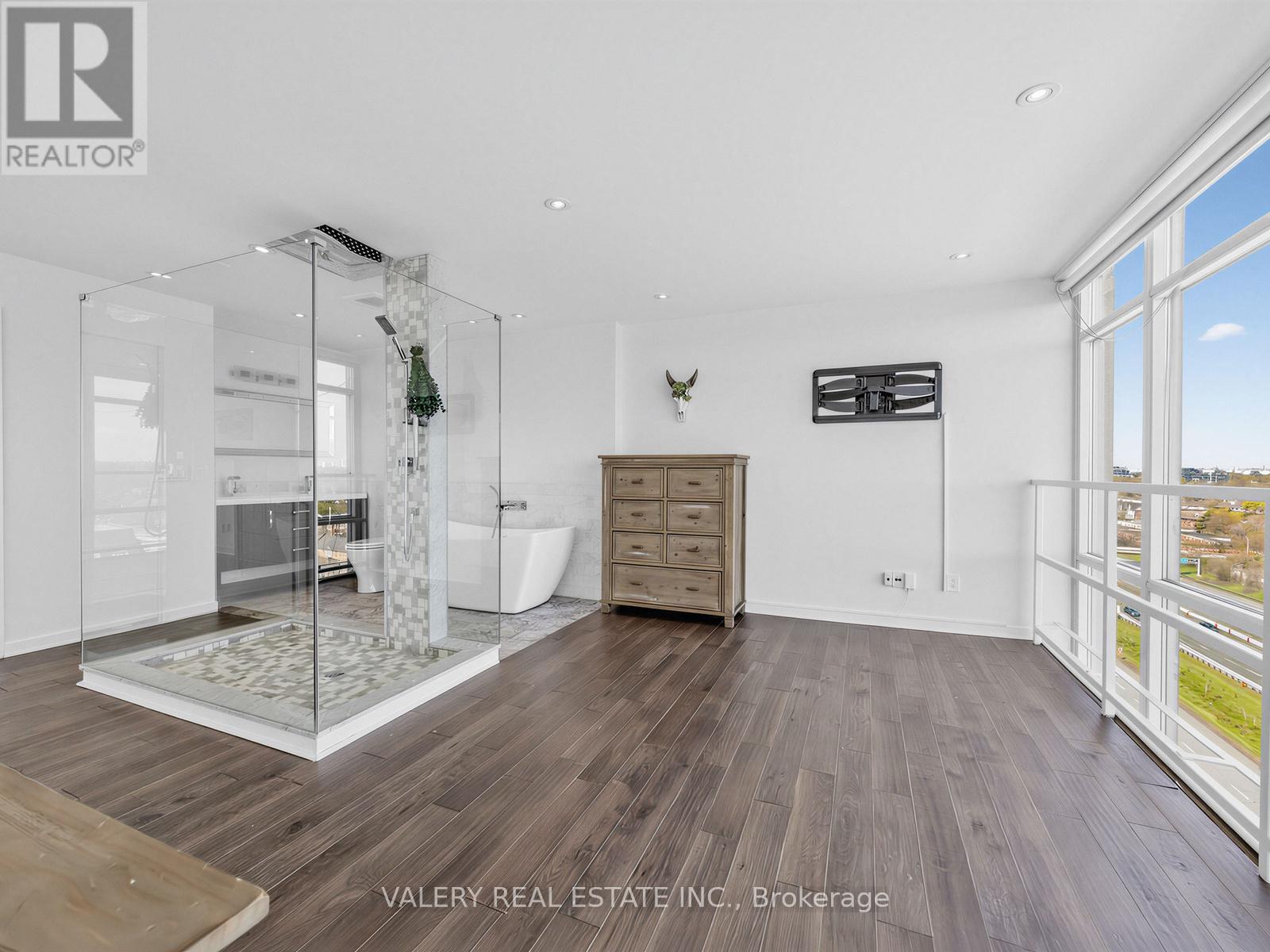 #827 250 MANITOBA STREET - Image 13